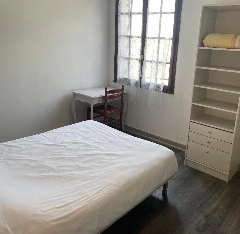 Double Room with Private Bathroom - Photo 4