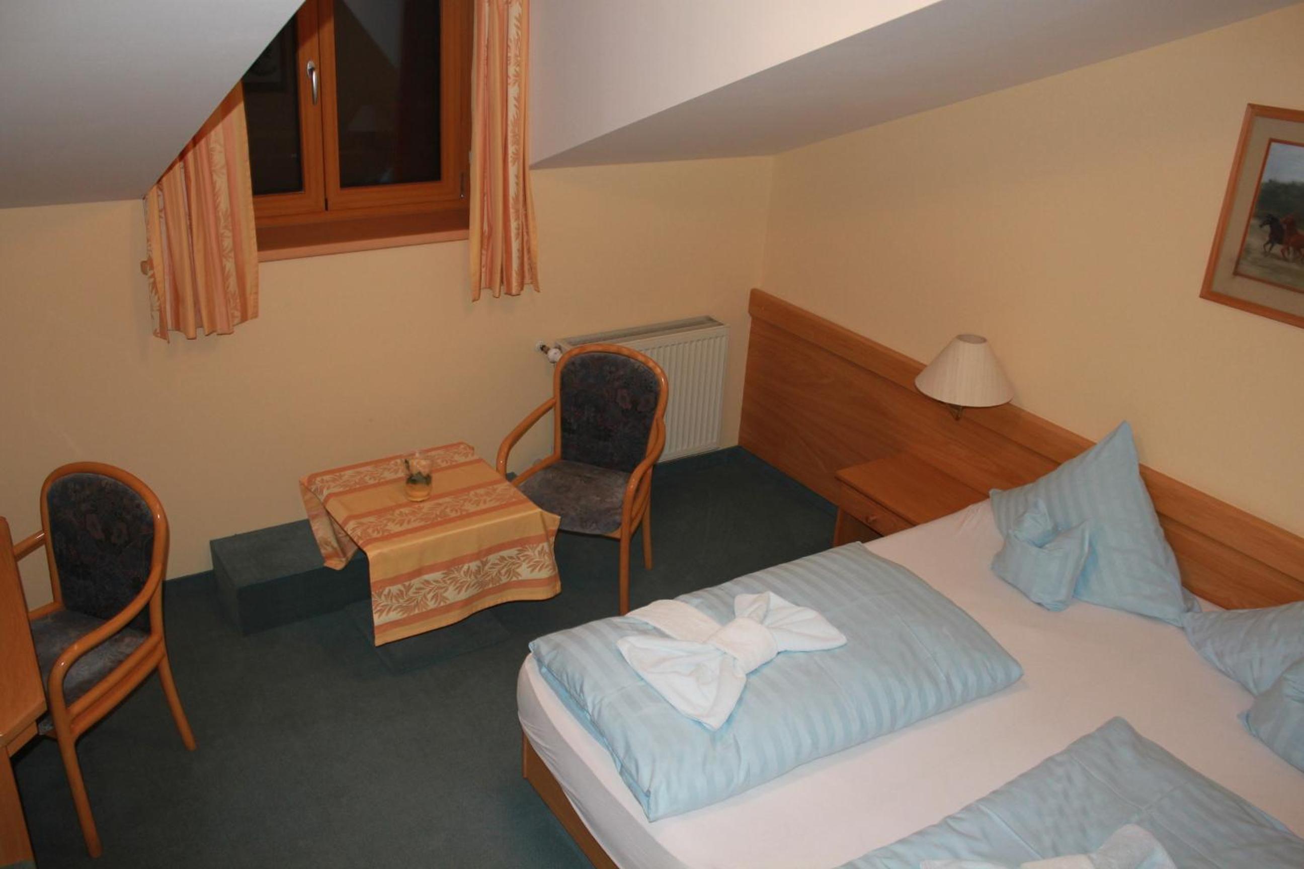 Double Room with Balcony - Photo 2