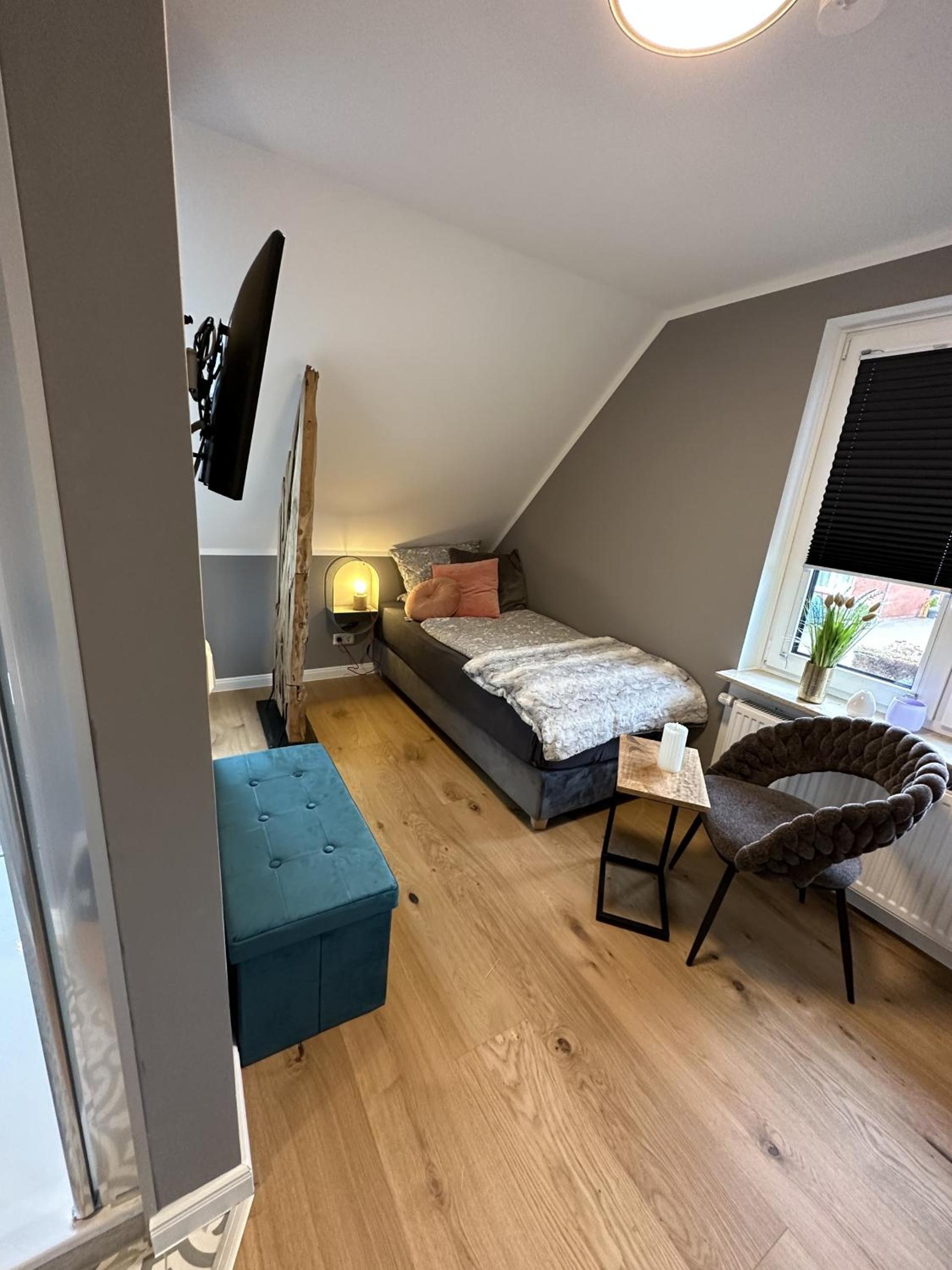 Single Room with Private Bathroom photo 1