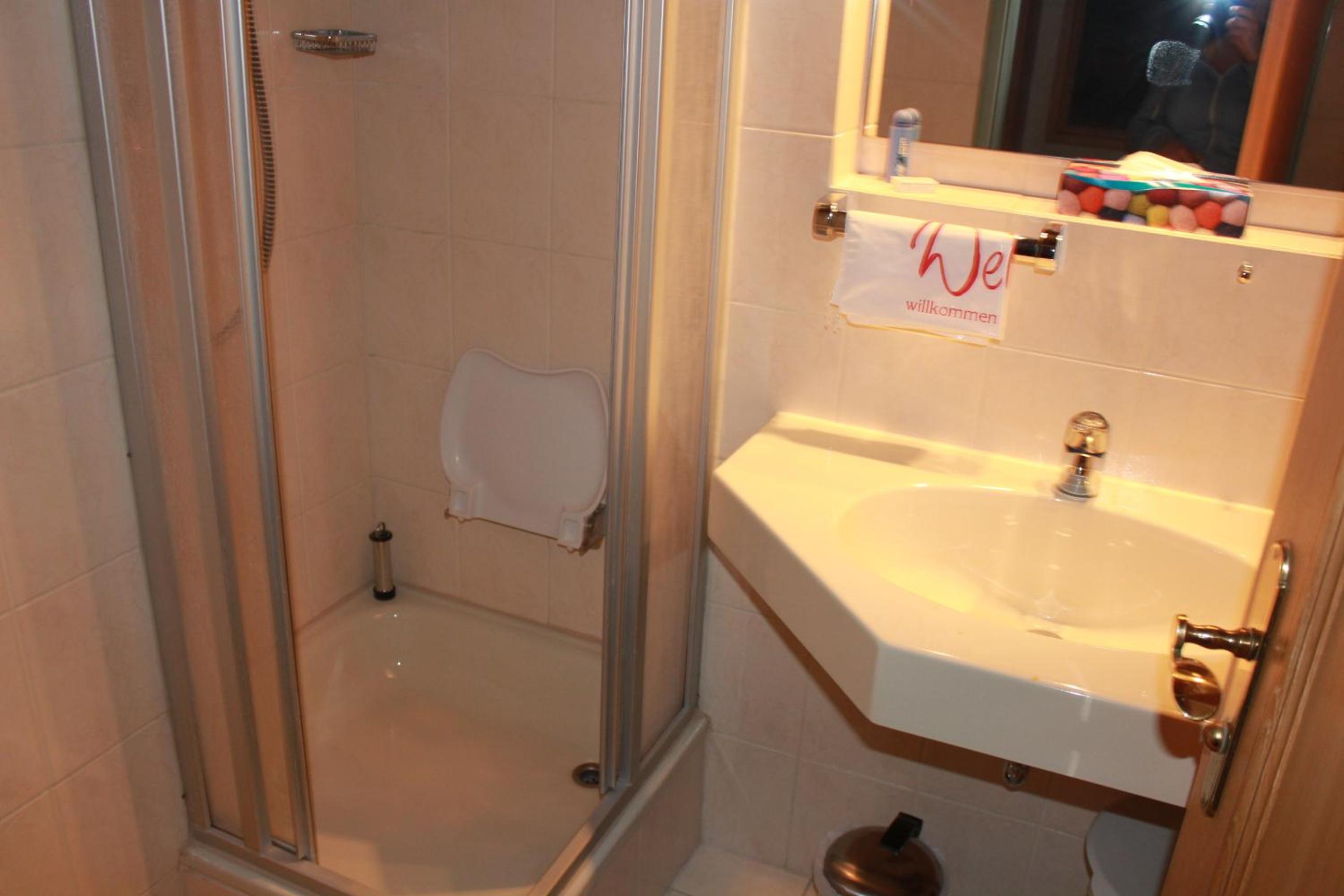 Standard Double Room - Photo 3