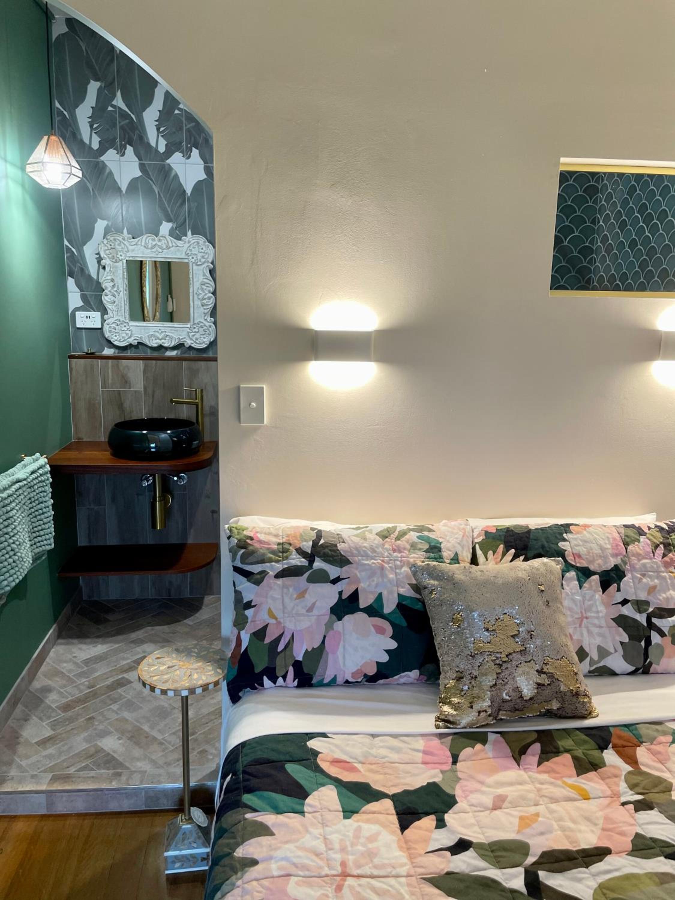 Small Twin Room photo 2