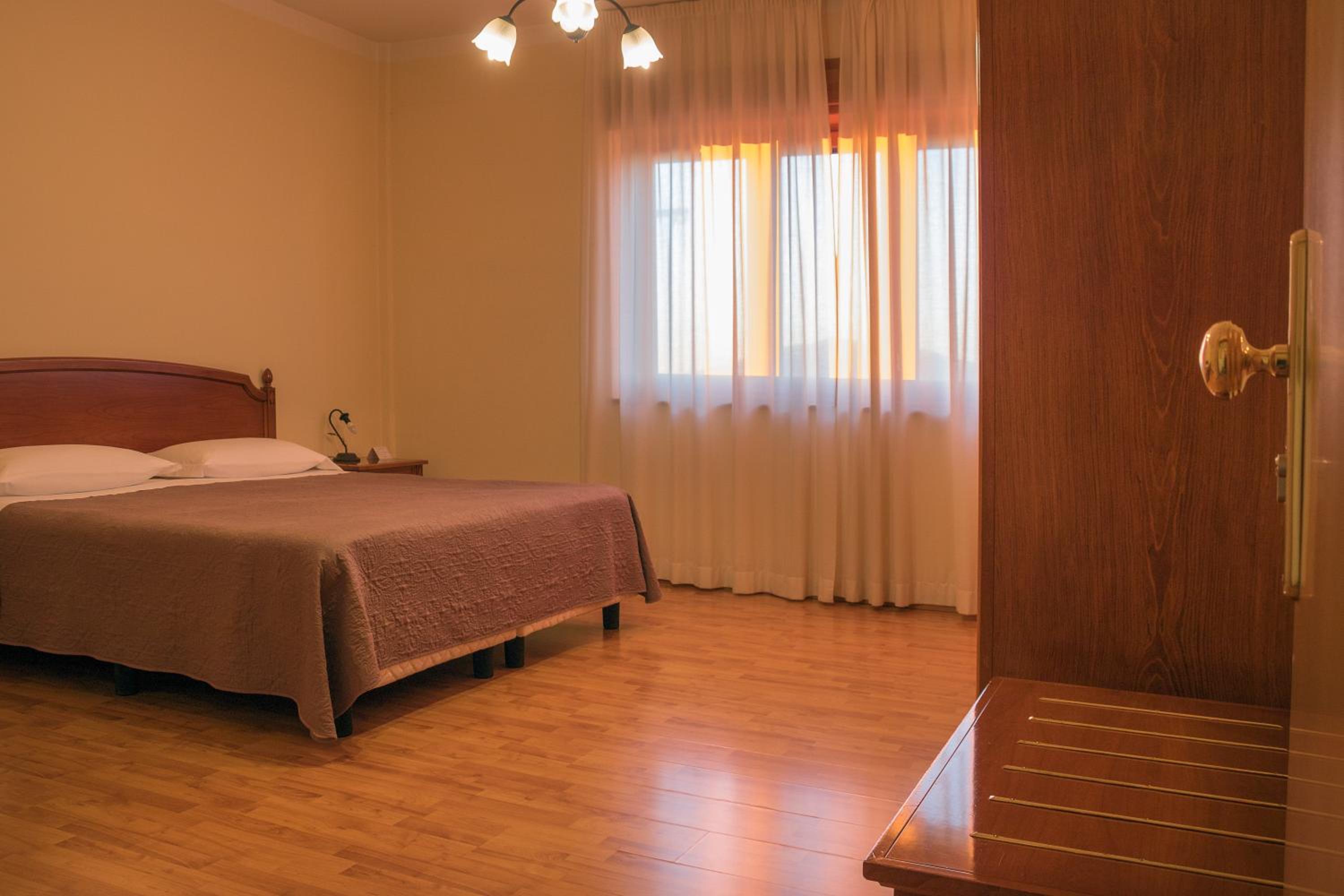 Large Double Room photo 1