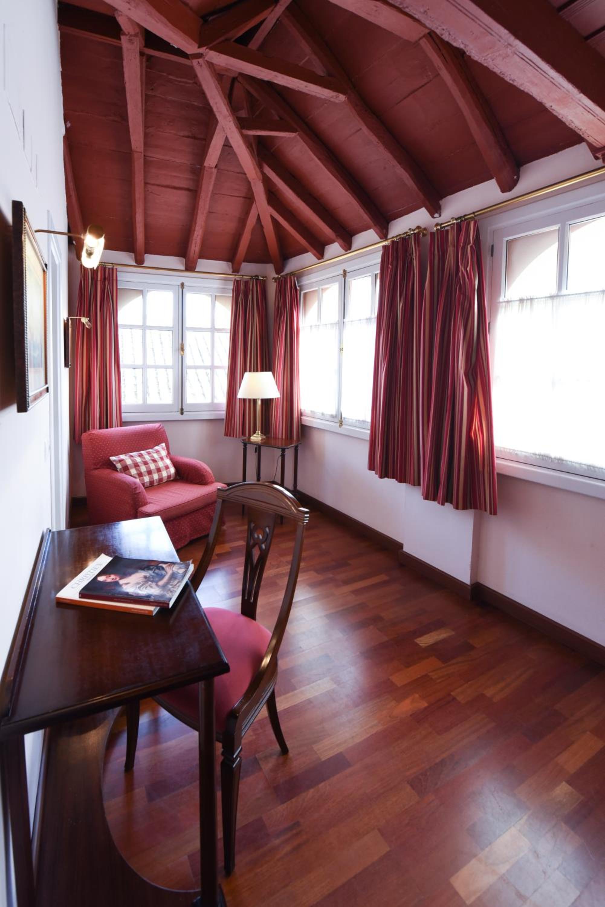 Double Room with Spa Bath - Photo 3