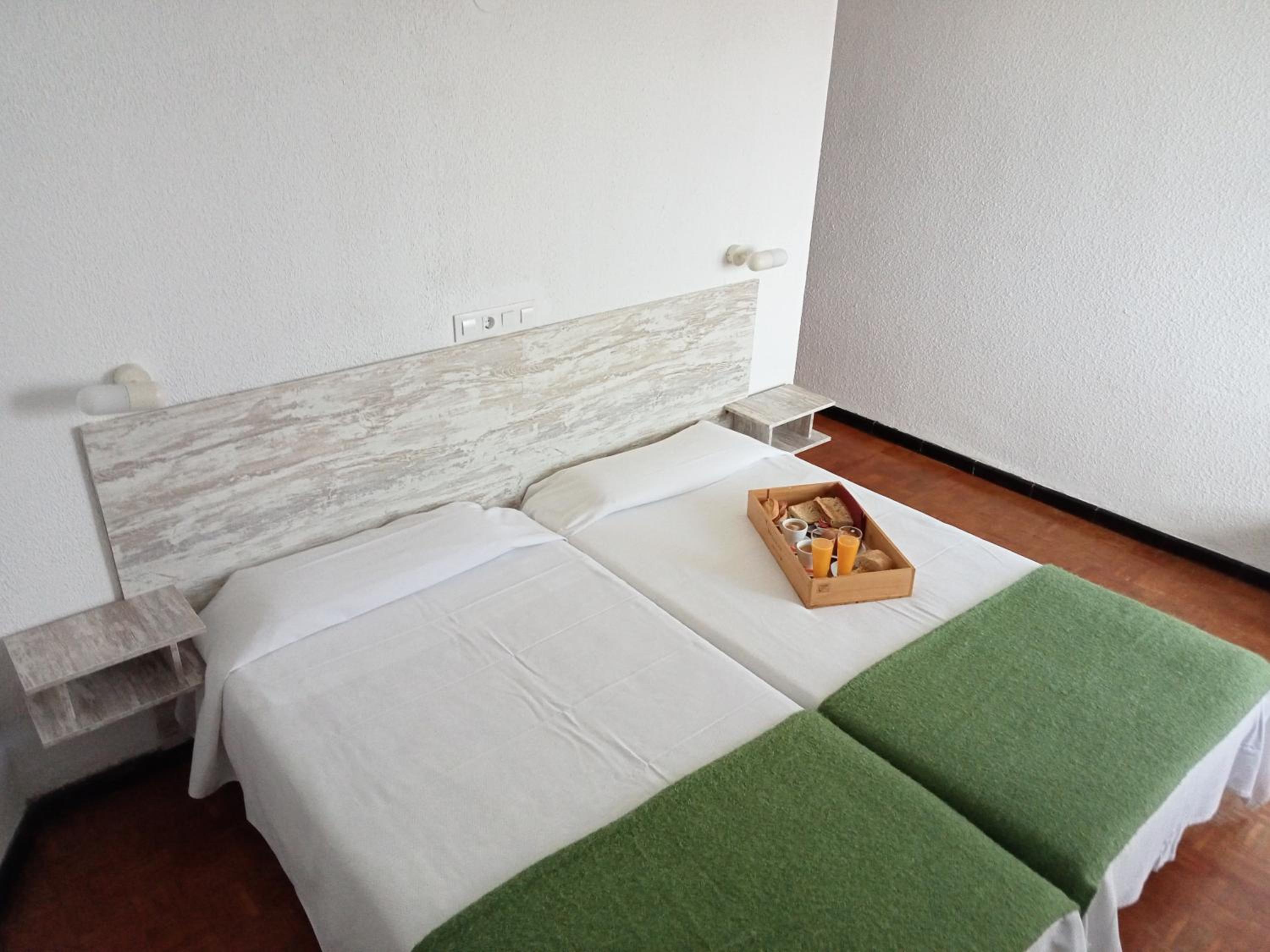 Double Room - Photo 2