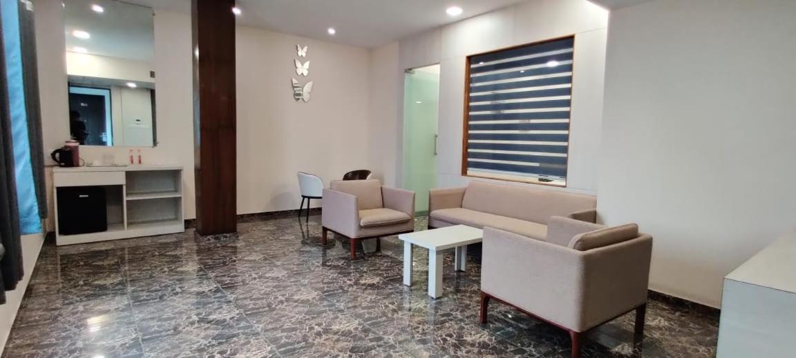 Suite - Photo 4
