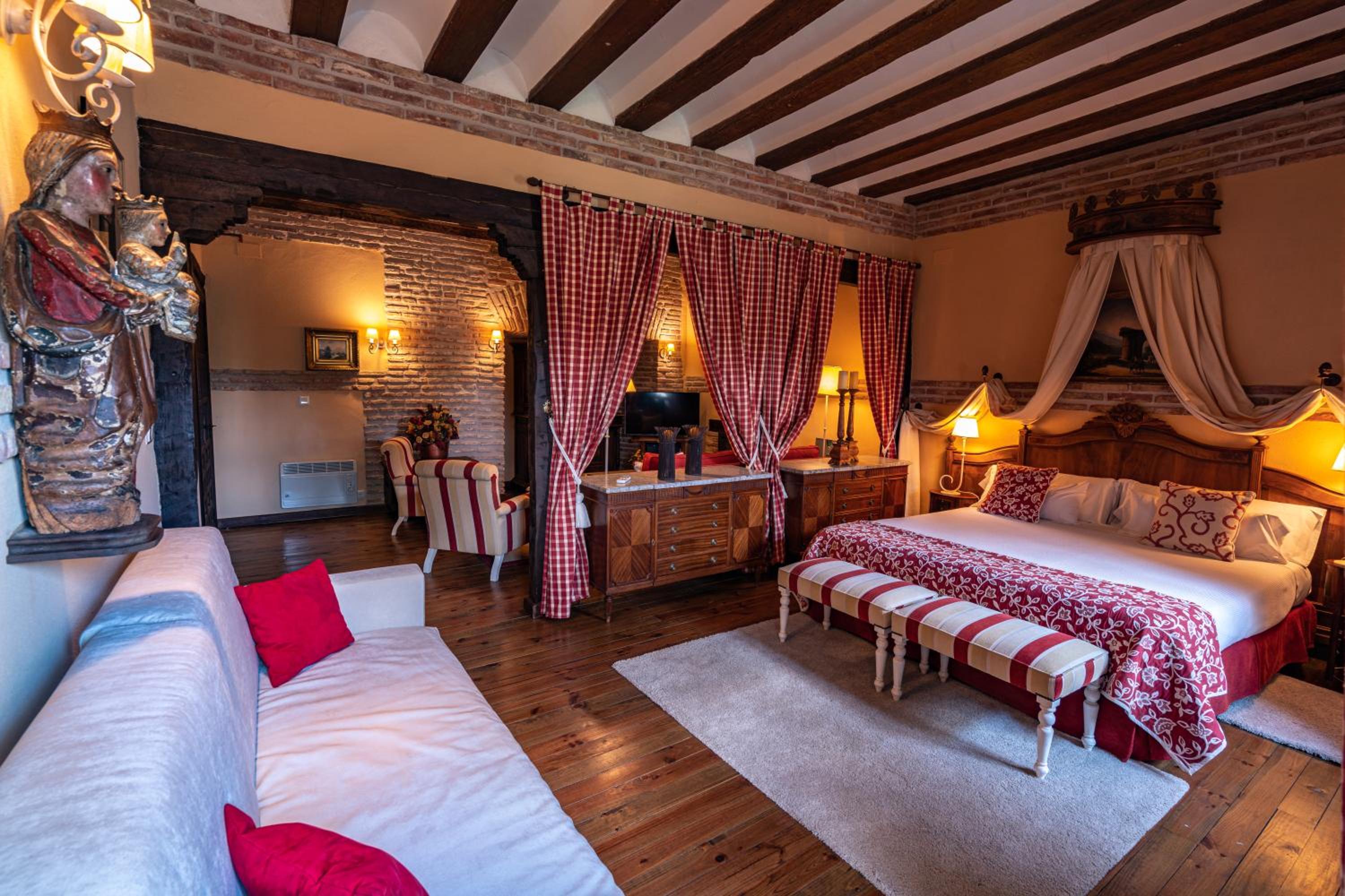 Deluxe King Suite