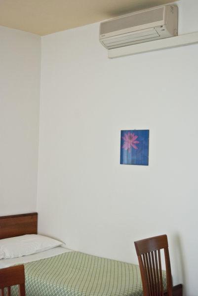 Twin Room - Photo 3