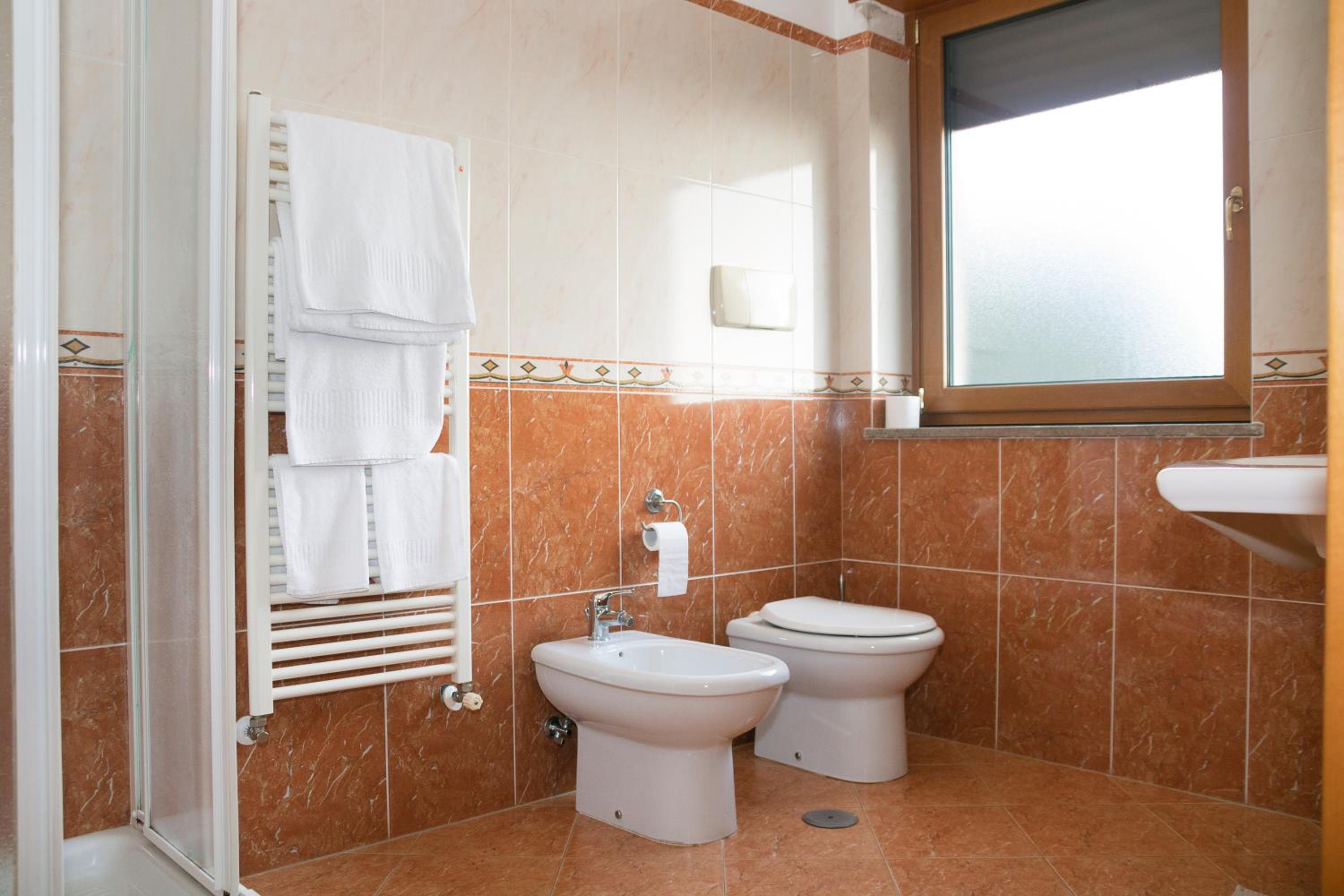 Twin Room - Photo 4