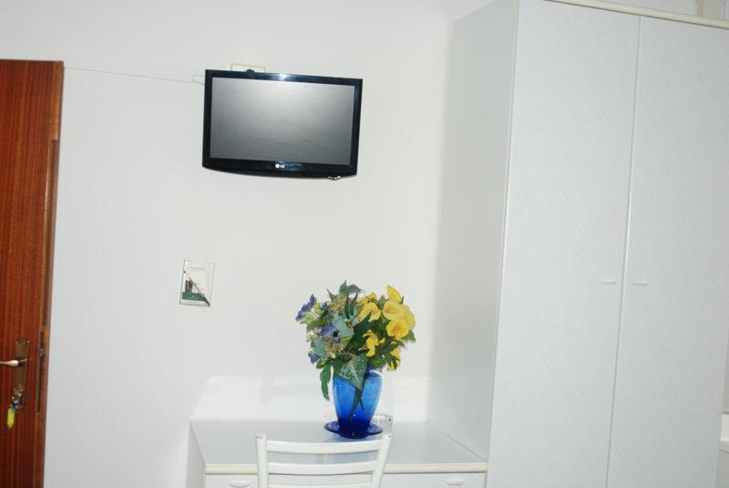 Double Room - Photo 11