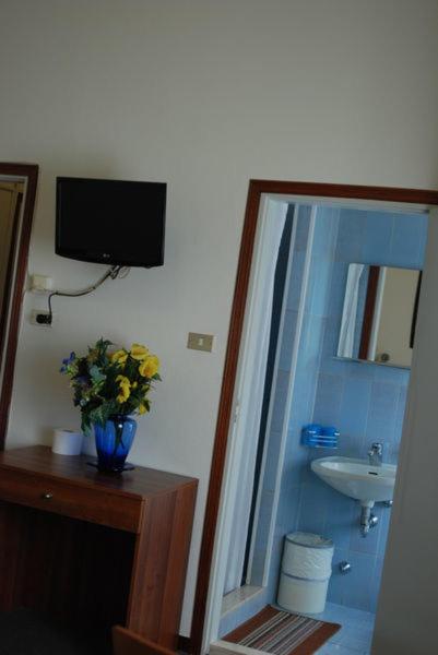Double Room - Photo 14