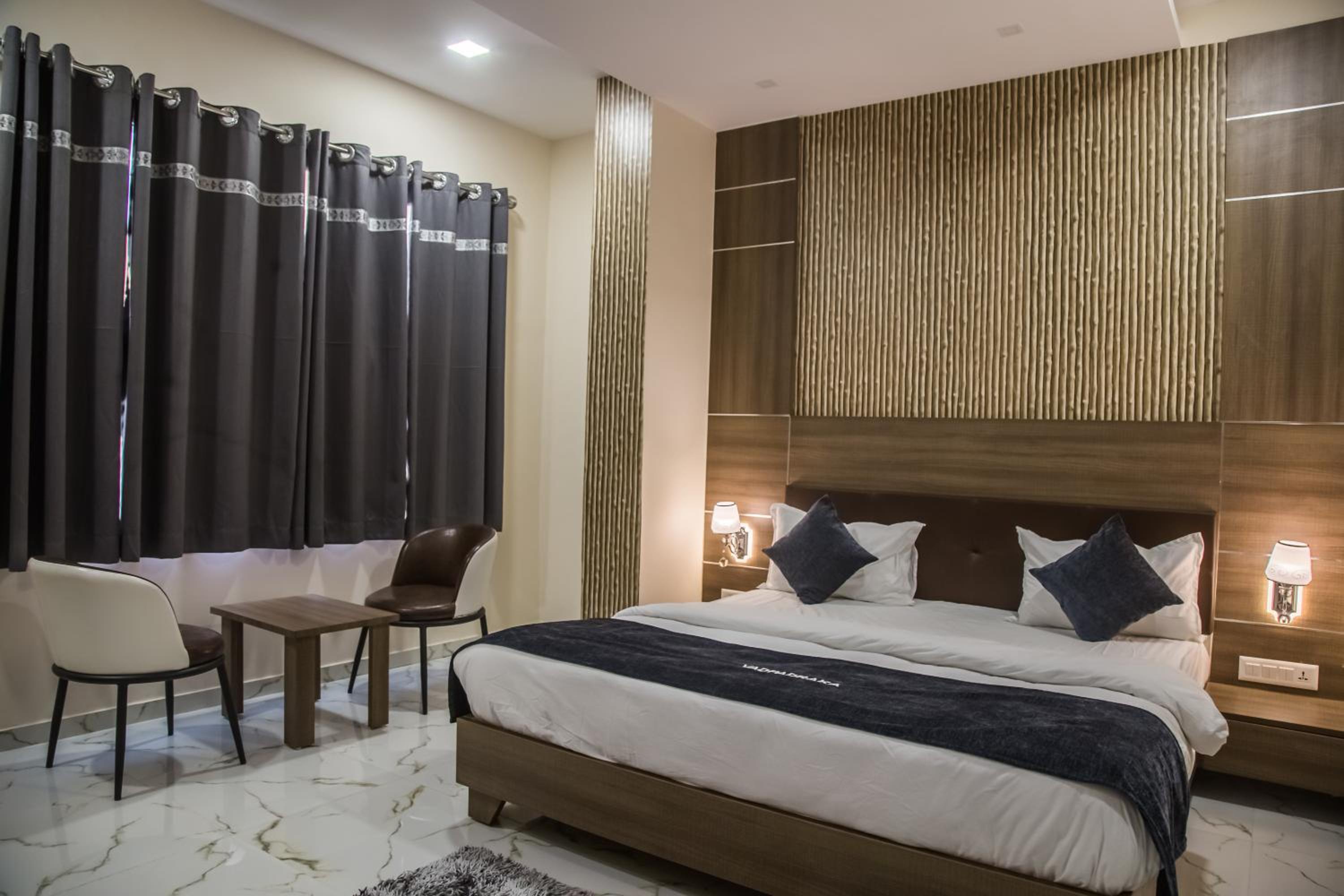Deluxe Room - Photo 5