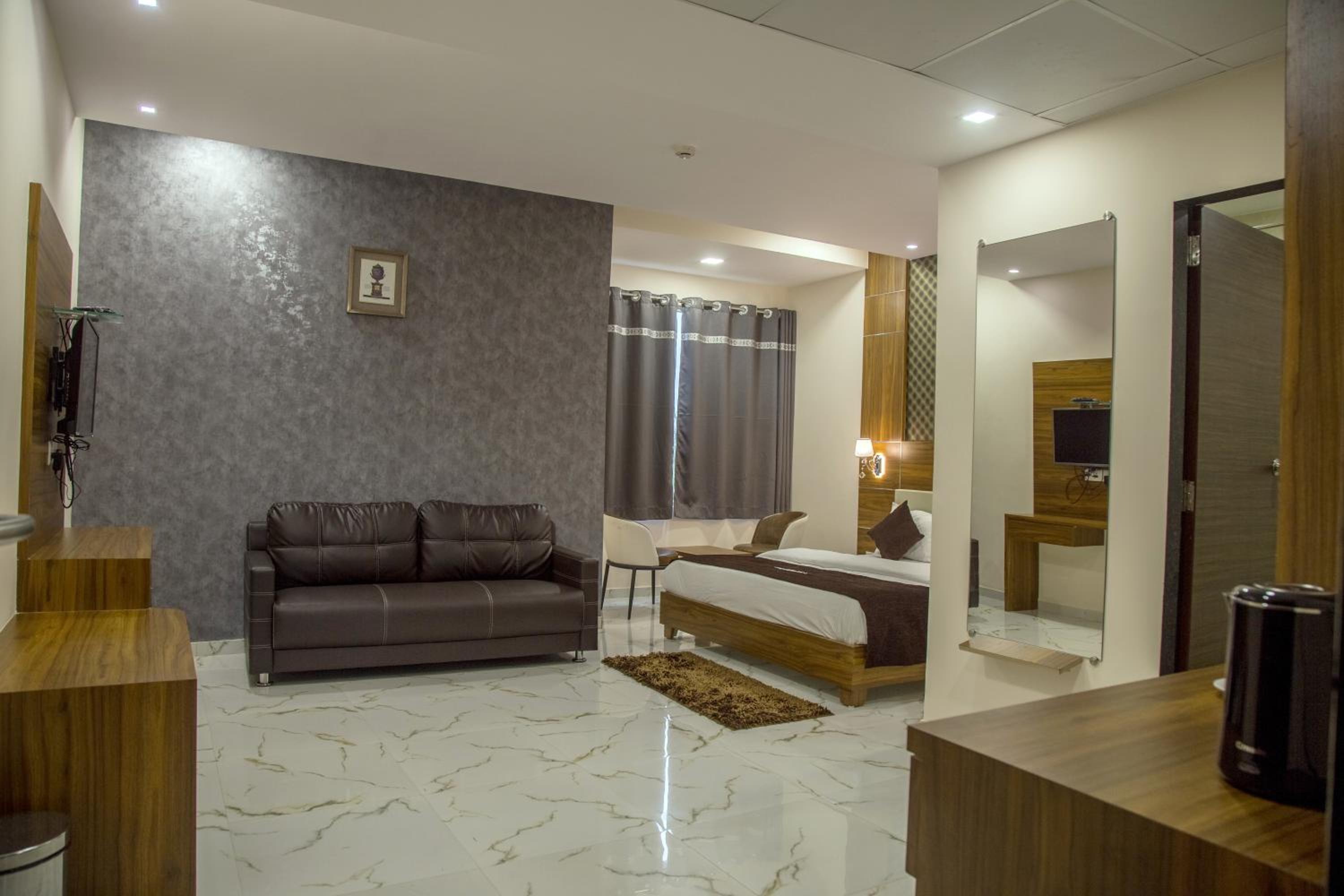 Deluxe King Room photo 1