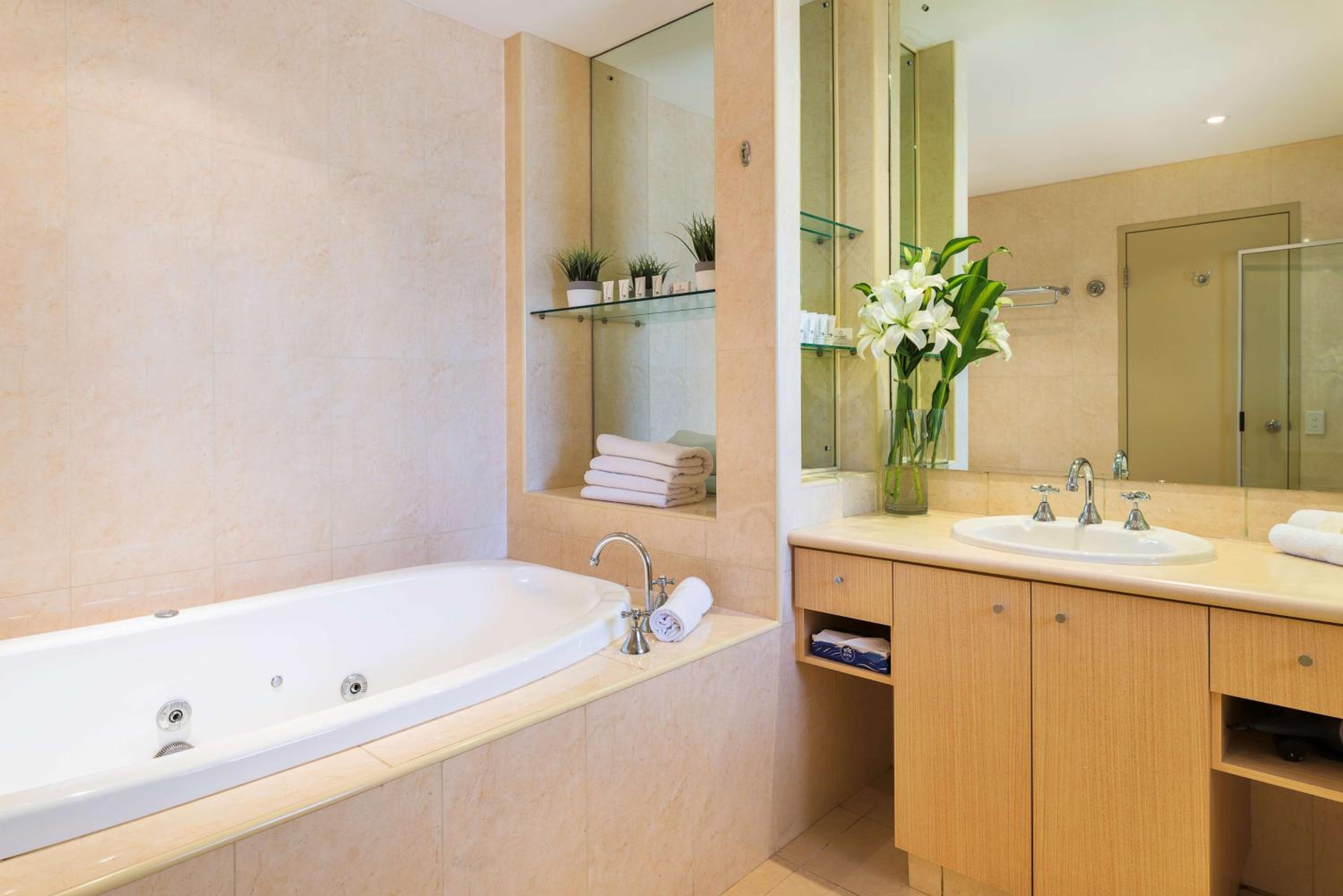  Deluxe King Spa Garden View Studio photo 3