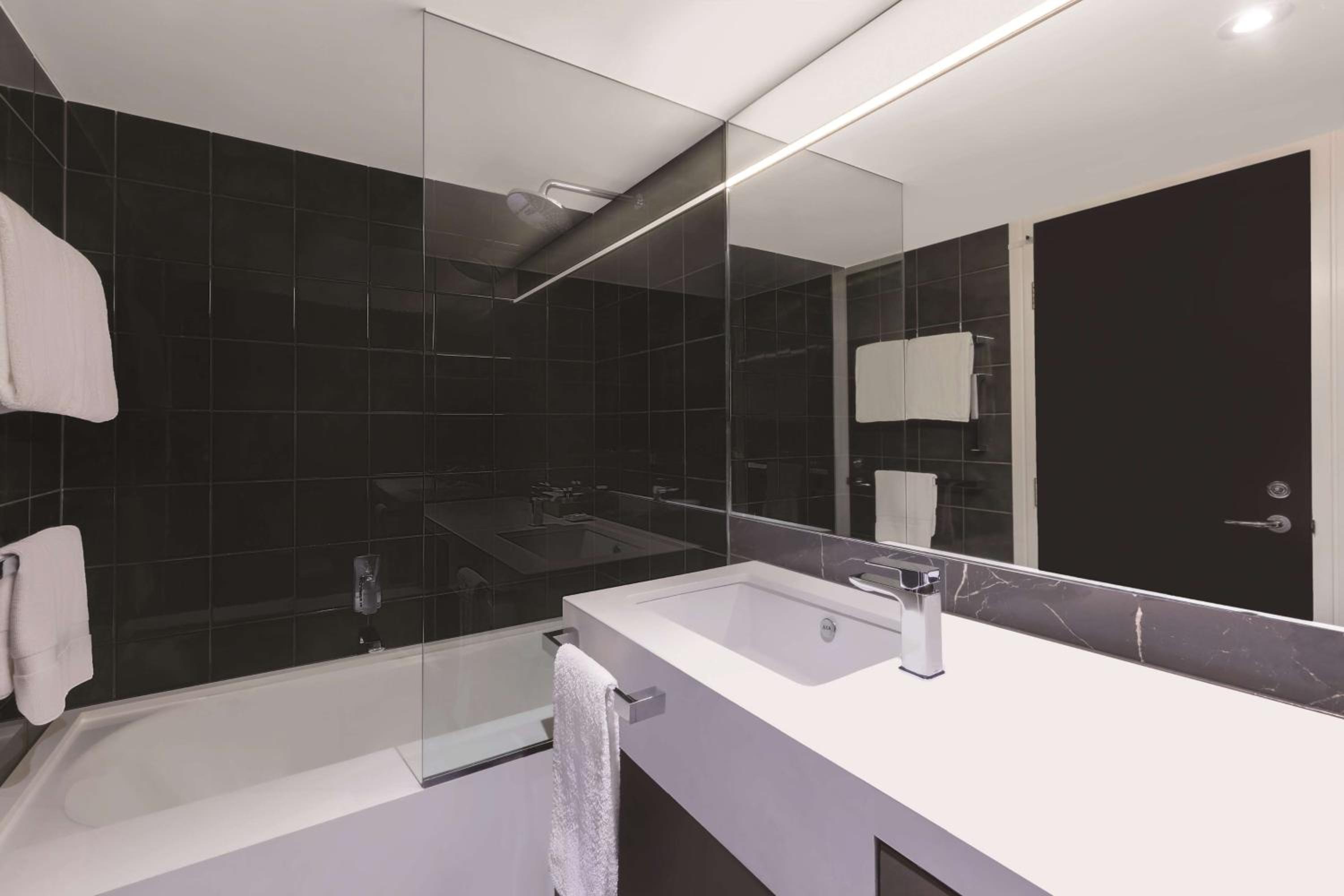 Two Bedroom Penthouse - Photo 3