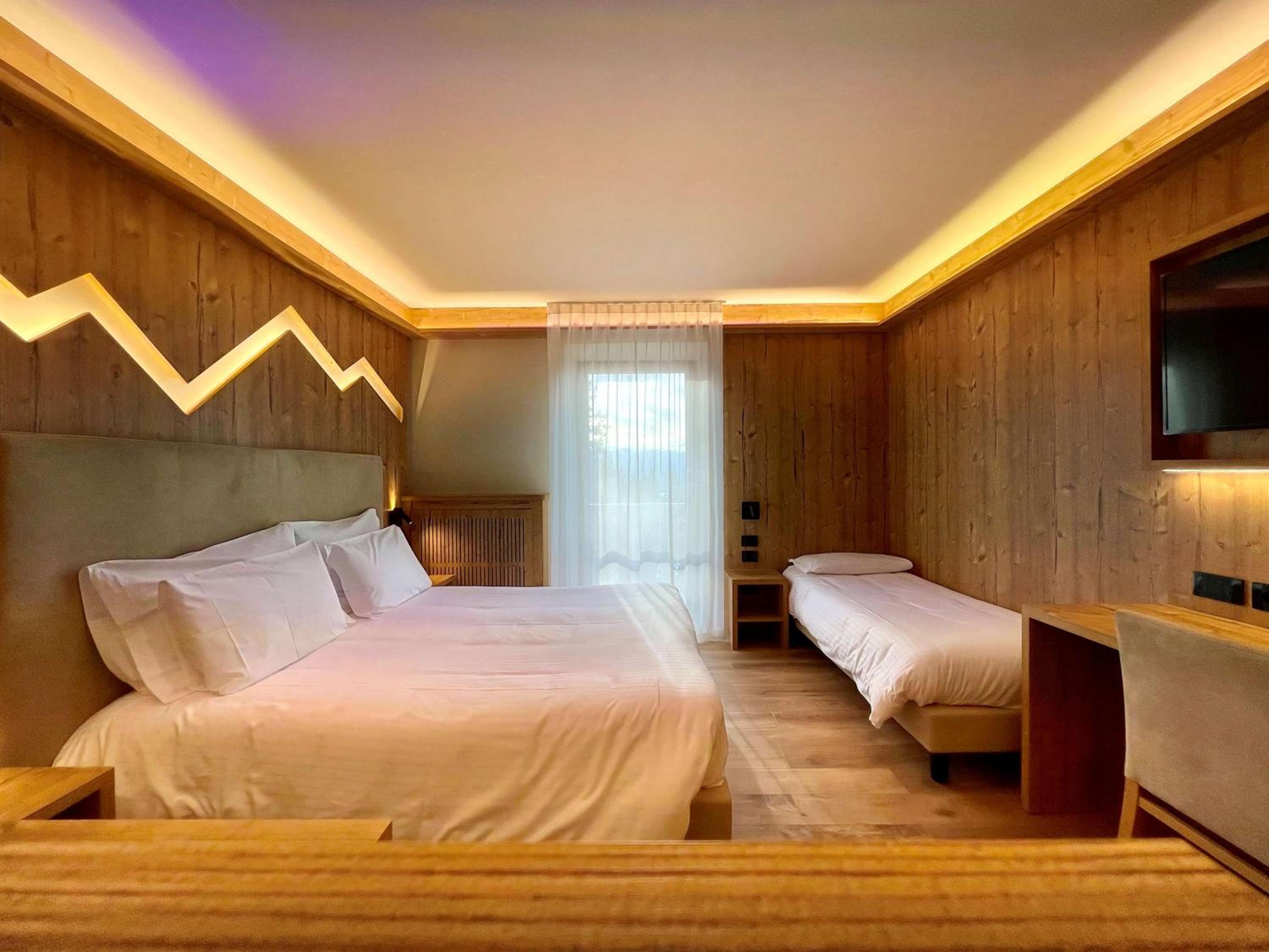 Comfort Triple Room with Balcony and Mountain View - Non-Smoking
