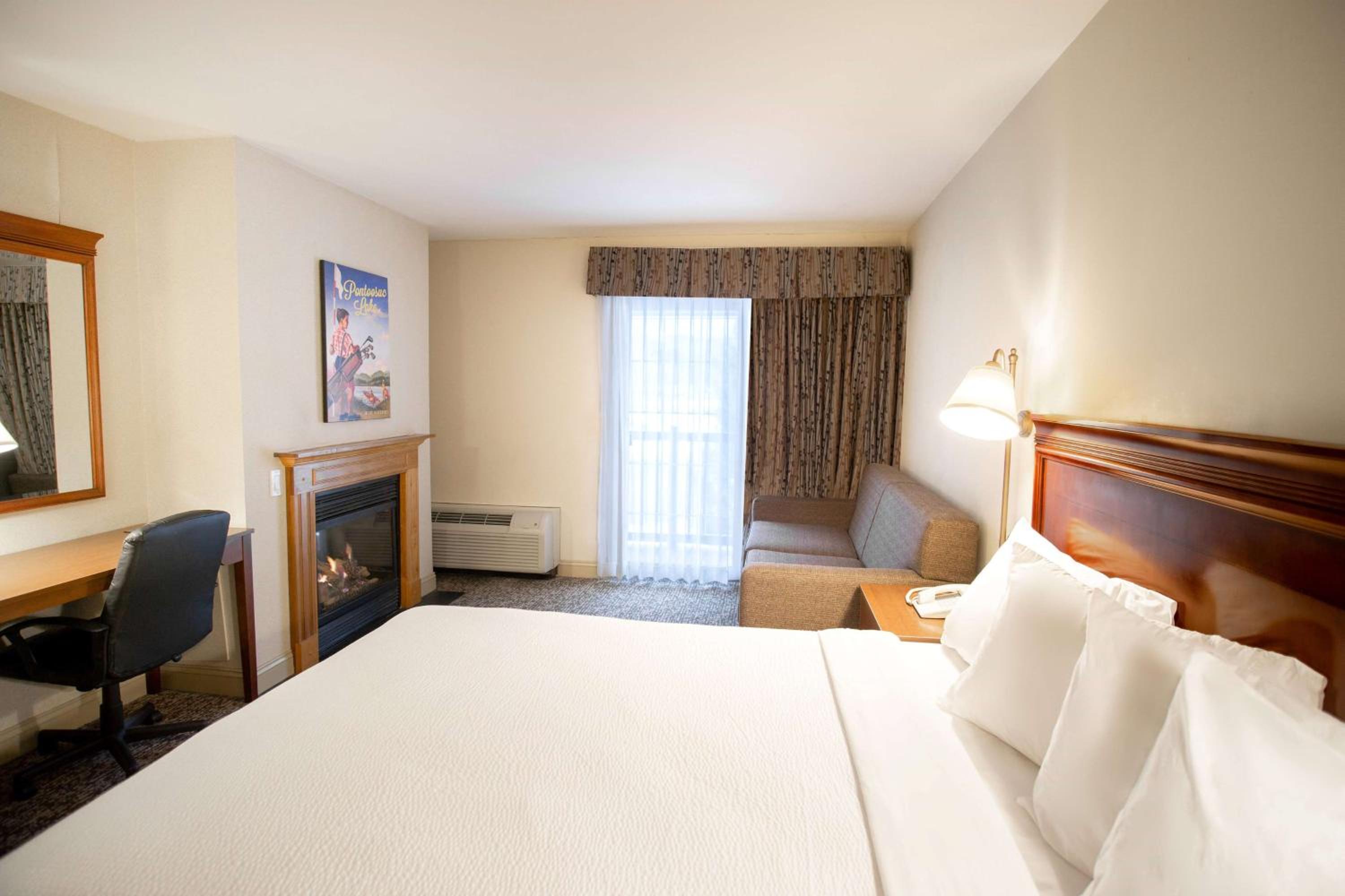 Deluxe King Room with Mountain View, Non-Smoking