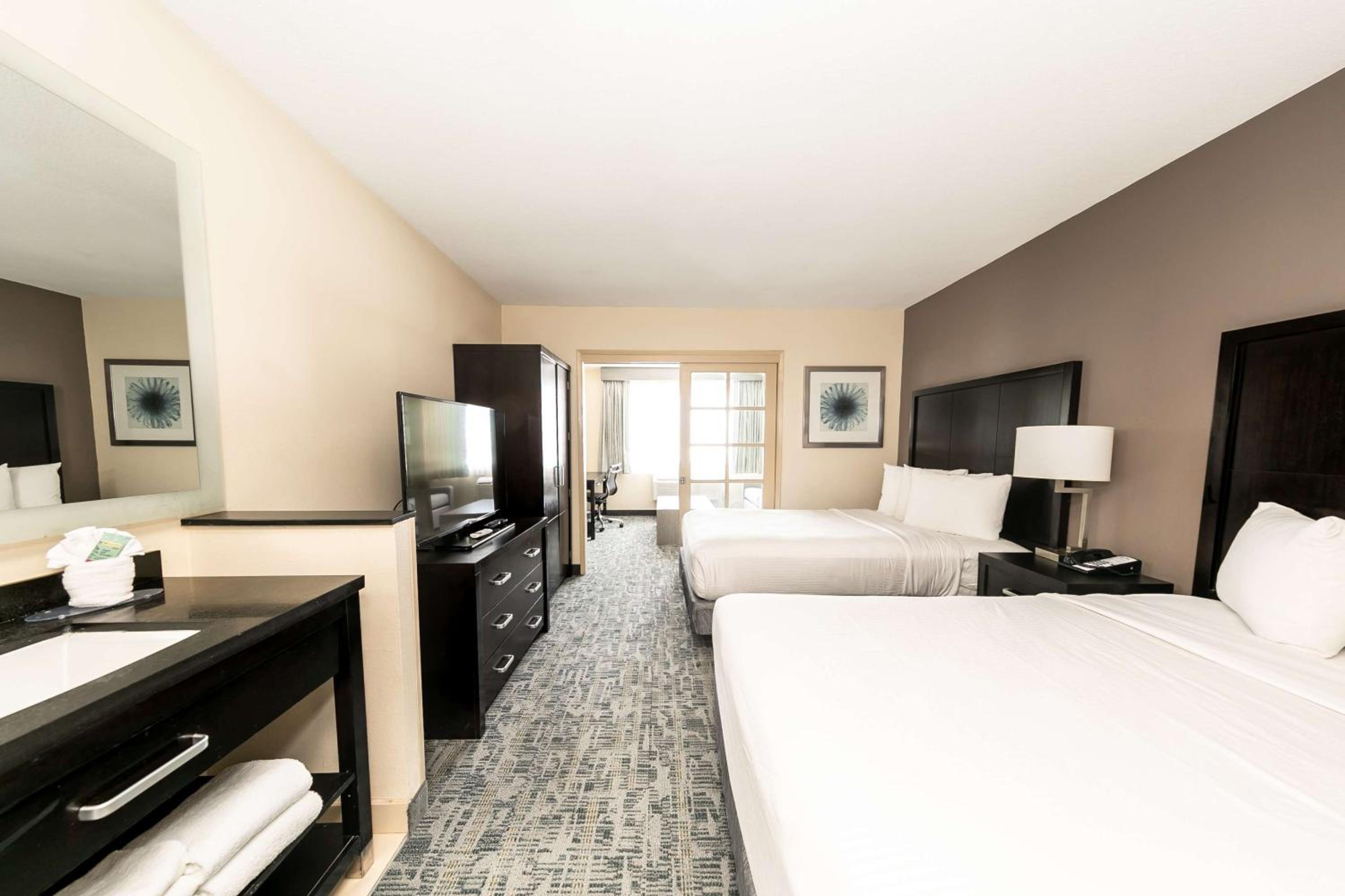 Suite with Two Double Beds and Sofa Bed - Non-Smoking - Photo 5