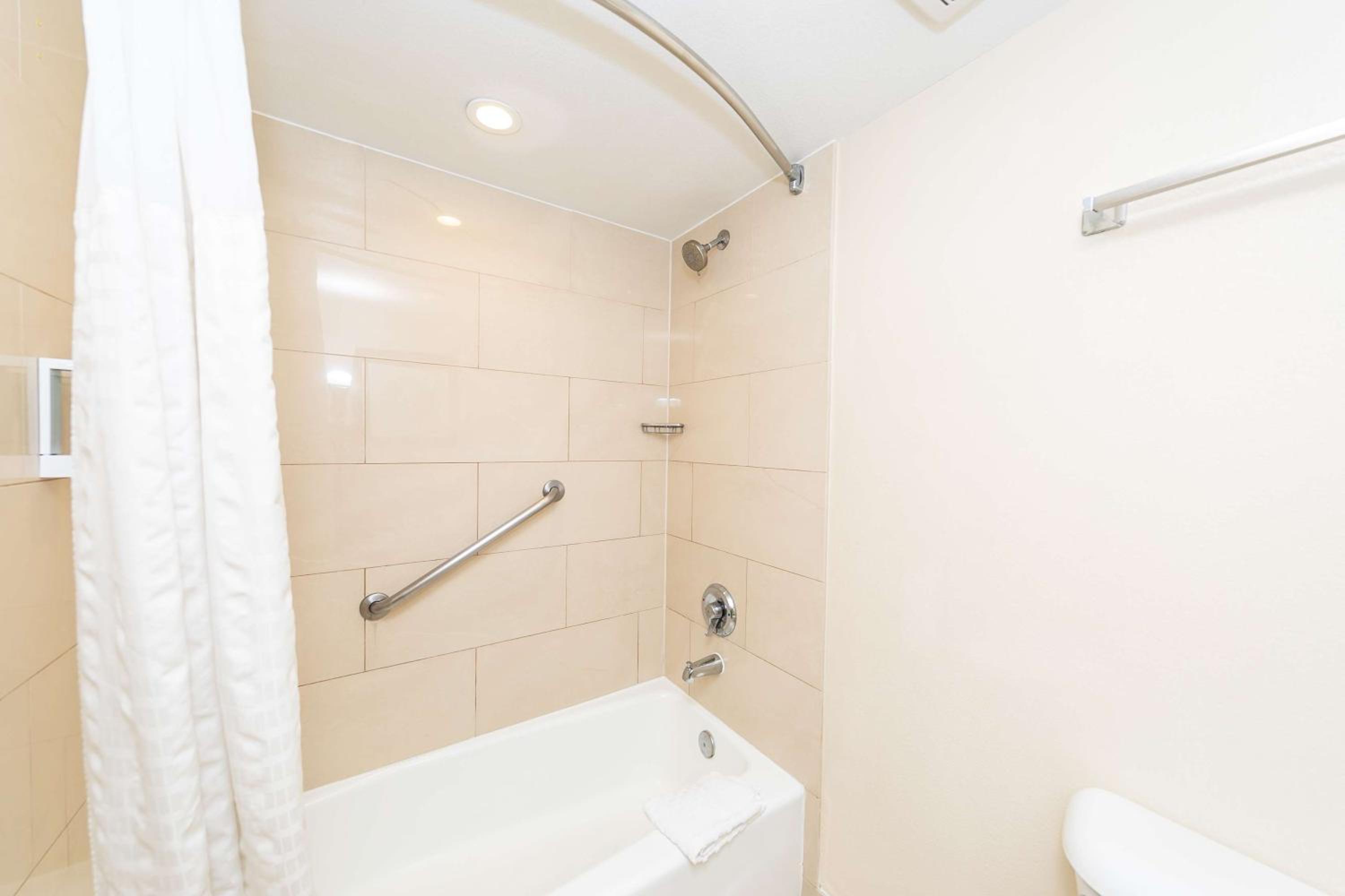 Suite with Two Double Beds and Sofa Bed - Non-Smoking - Photo 2