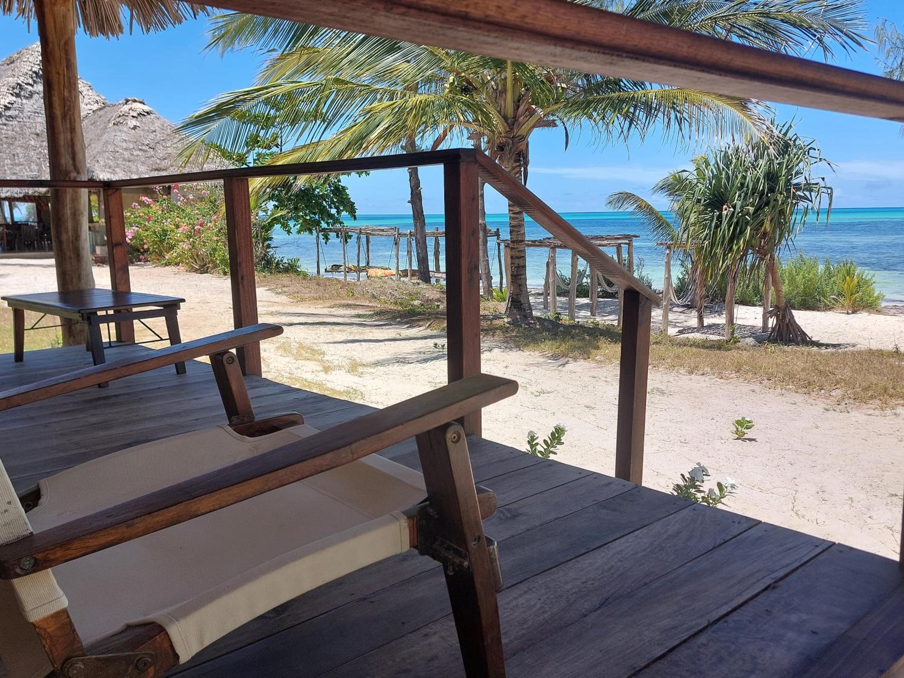 Deluxe Double Room Beachfront - Photo 3