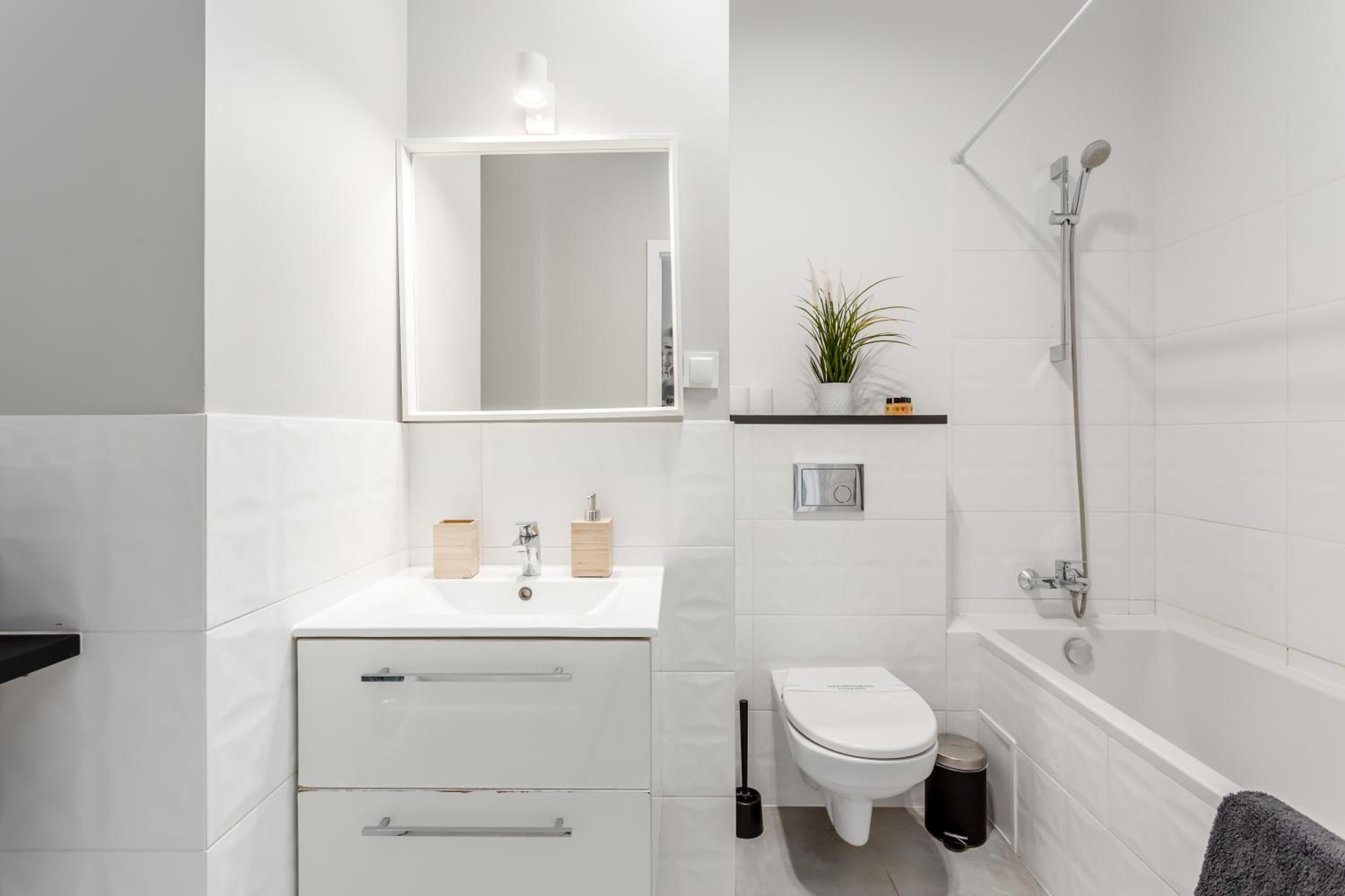 One-Bedroom Apartment - Photo 2