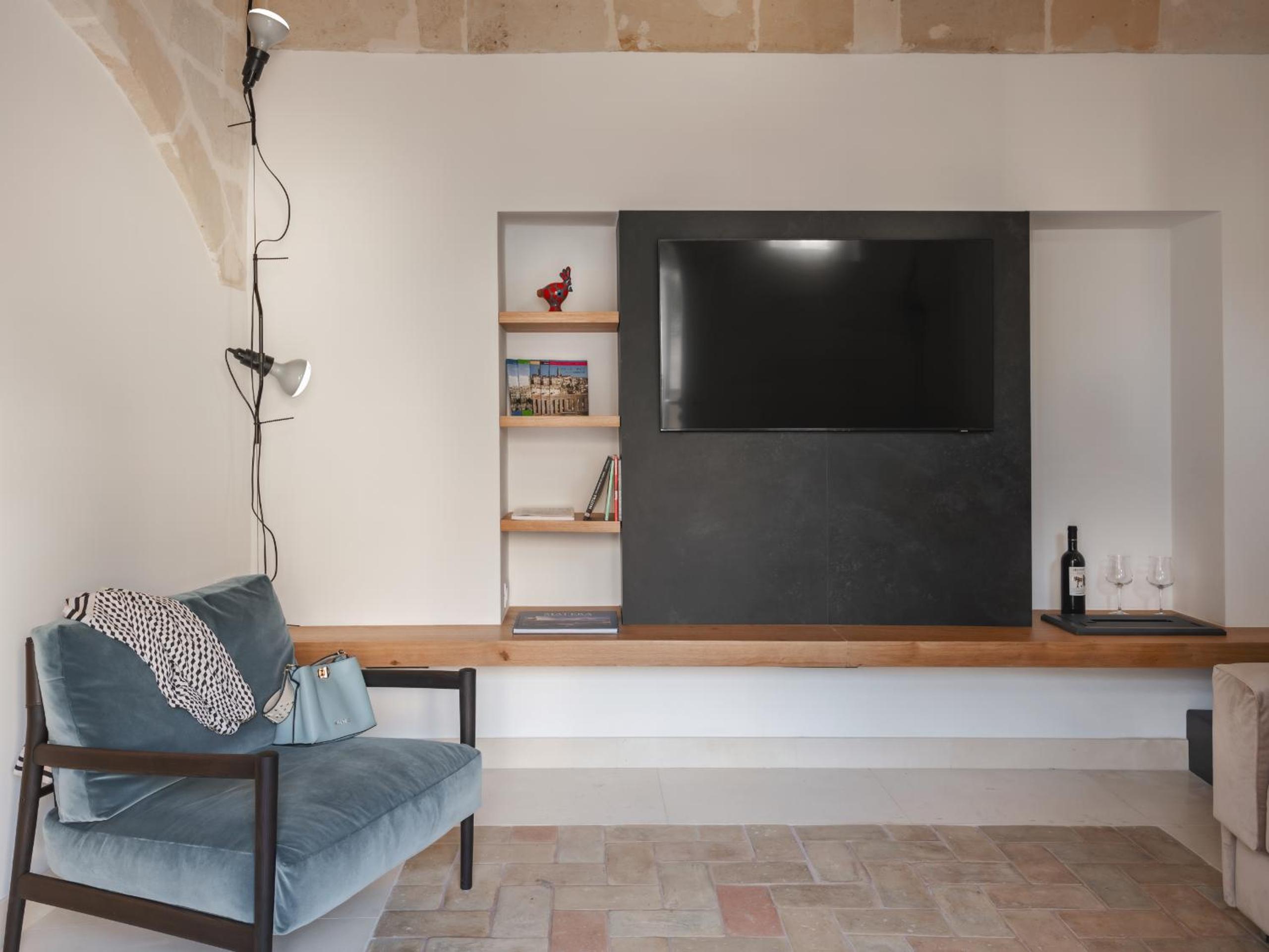 One-Bedroom Apartment - Photo 6