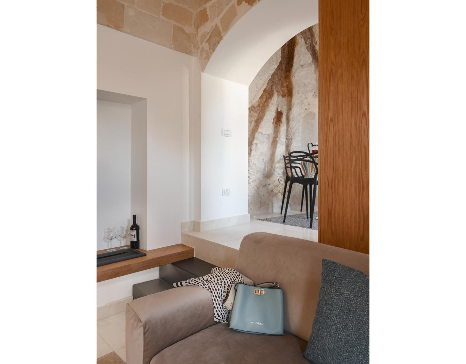 One-Bedroom Apartment - Photo 17