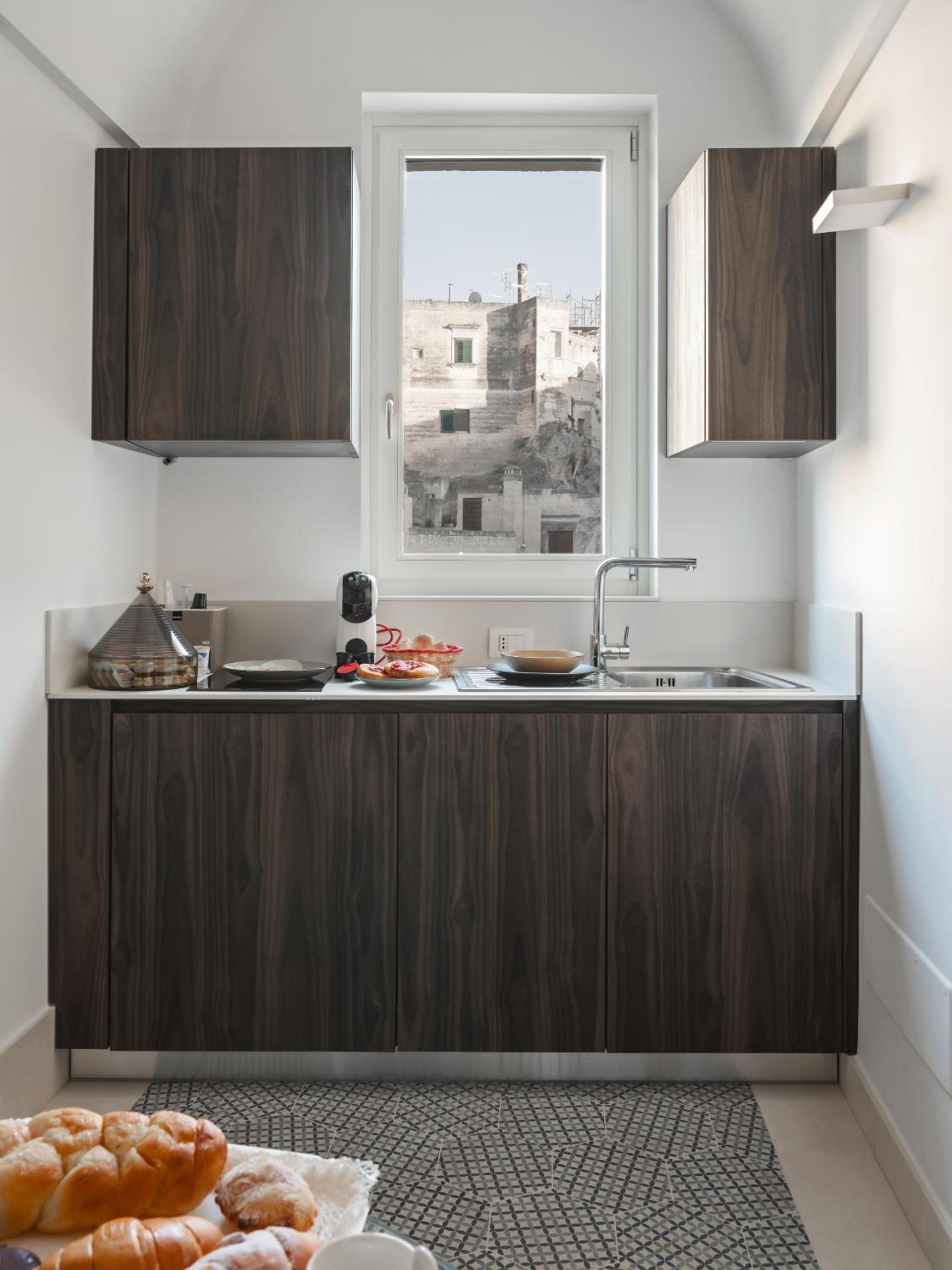 One-Bedroom Apartment - Photo 11