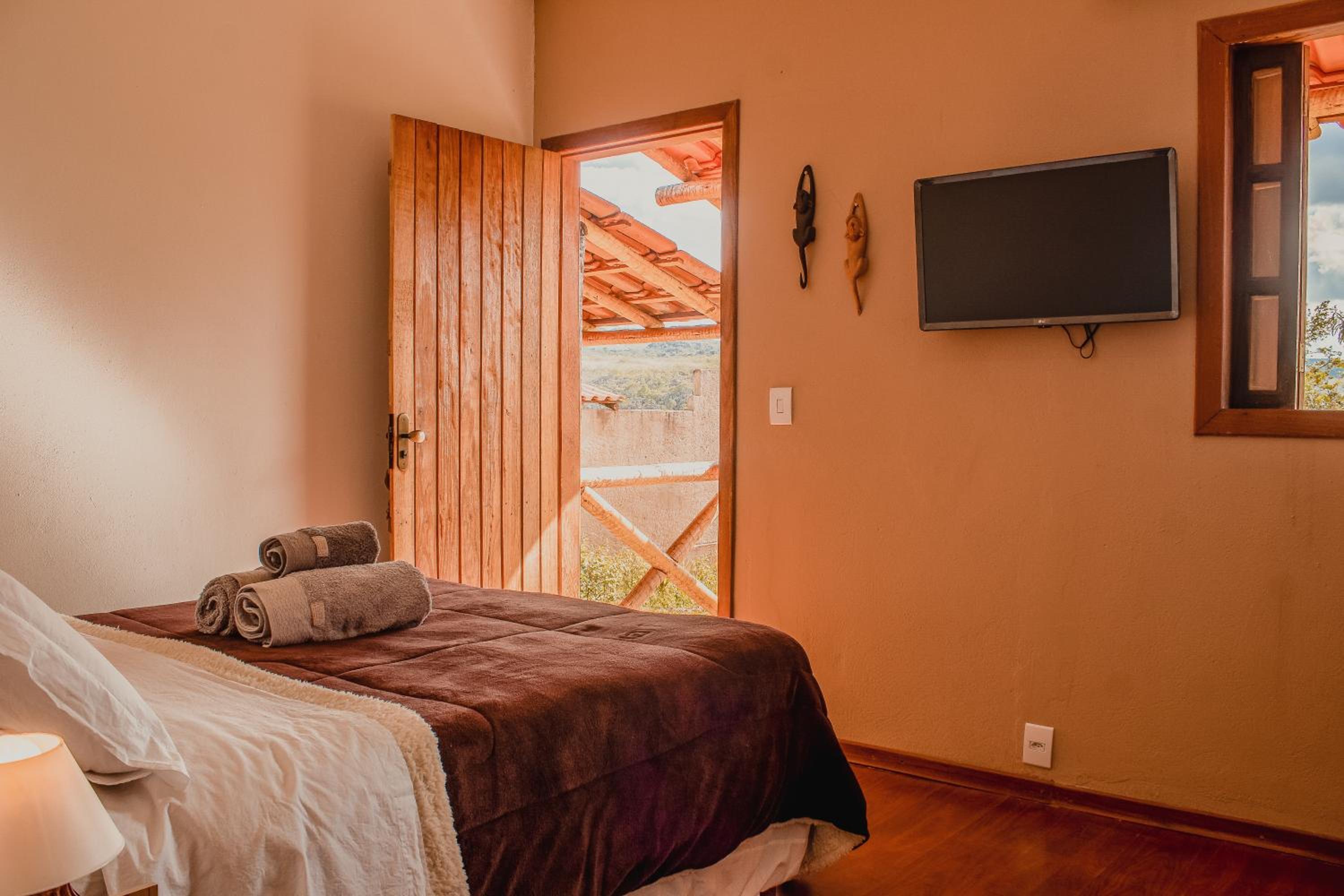 Deluxe Double Room with Extra Bed - Photo 5