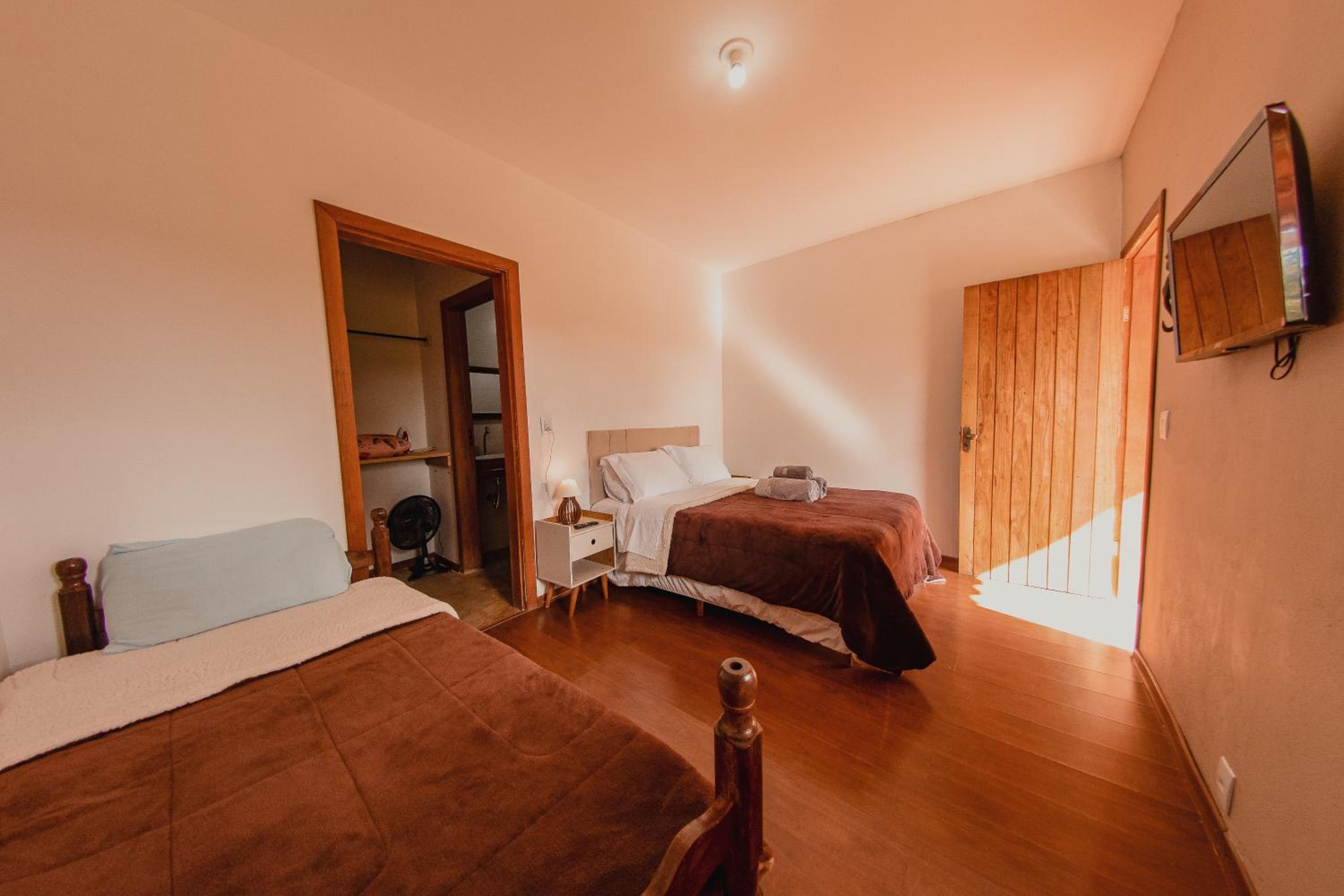 Deluxe Double Room with Extra Bed - Photo 6