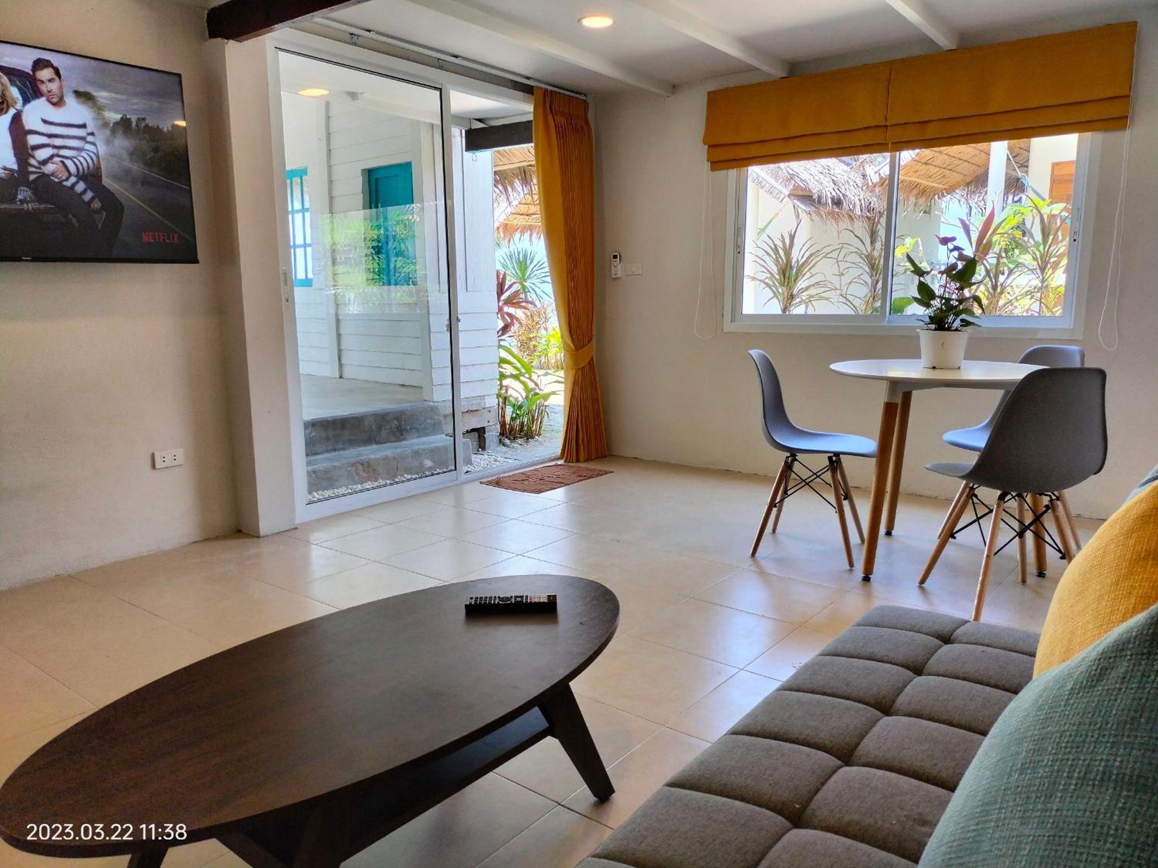 Beach House photo 2