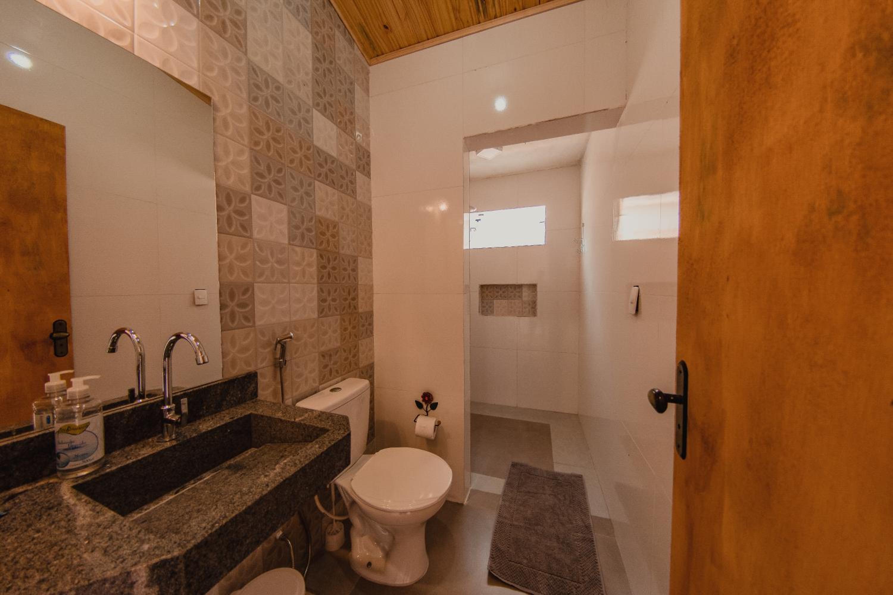 Suite - Photo 5