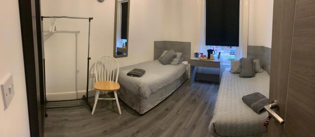 Standard Twin Room with Shared Bathroom photo 1