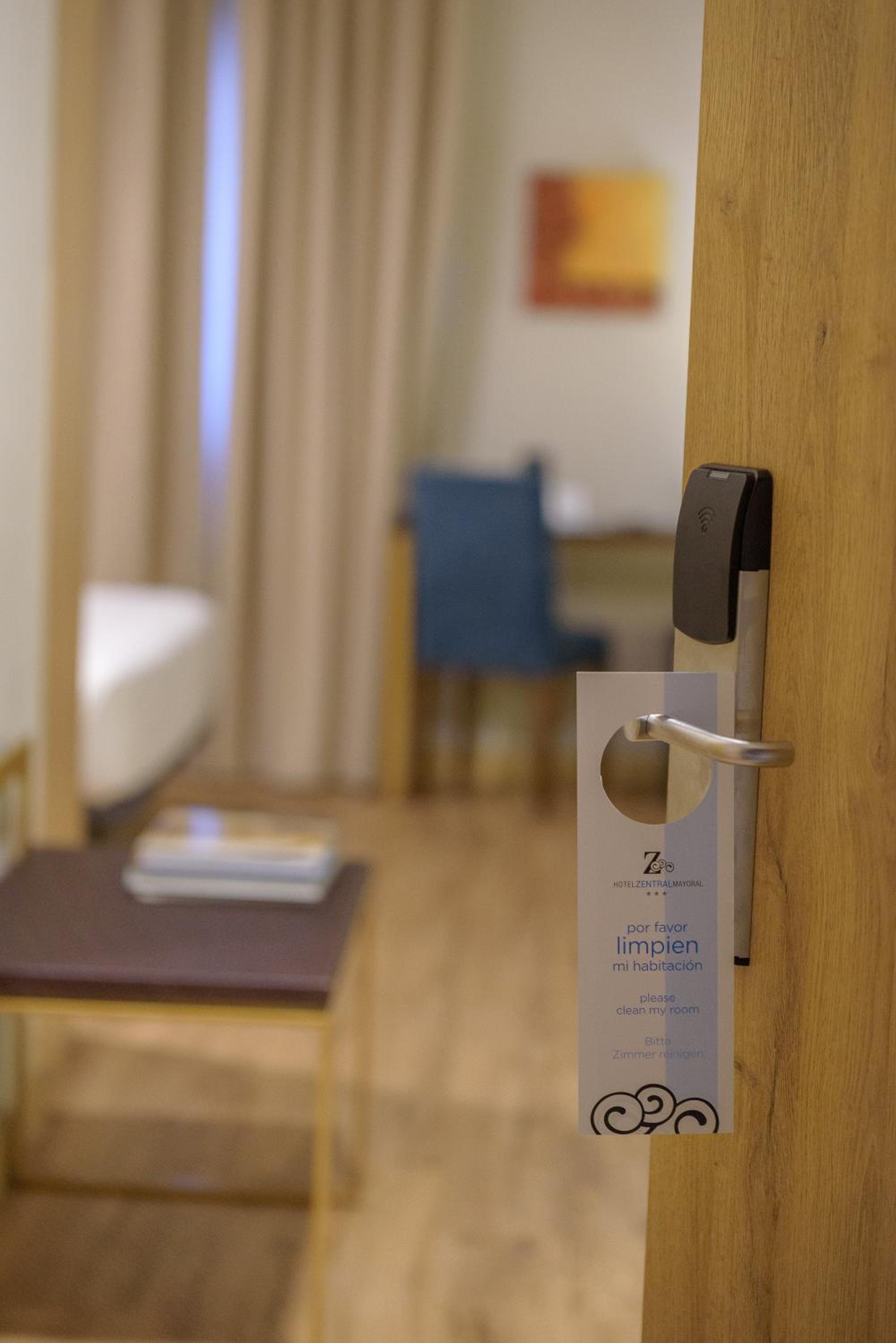 Double or Twin Room - Photo 4
