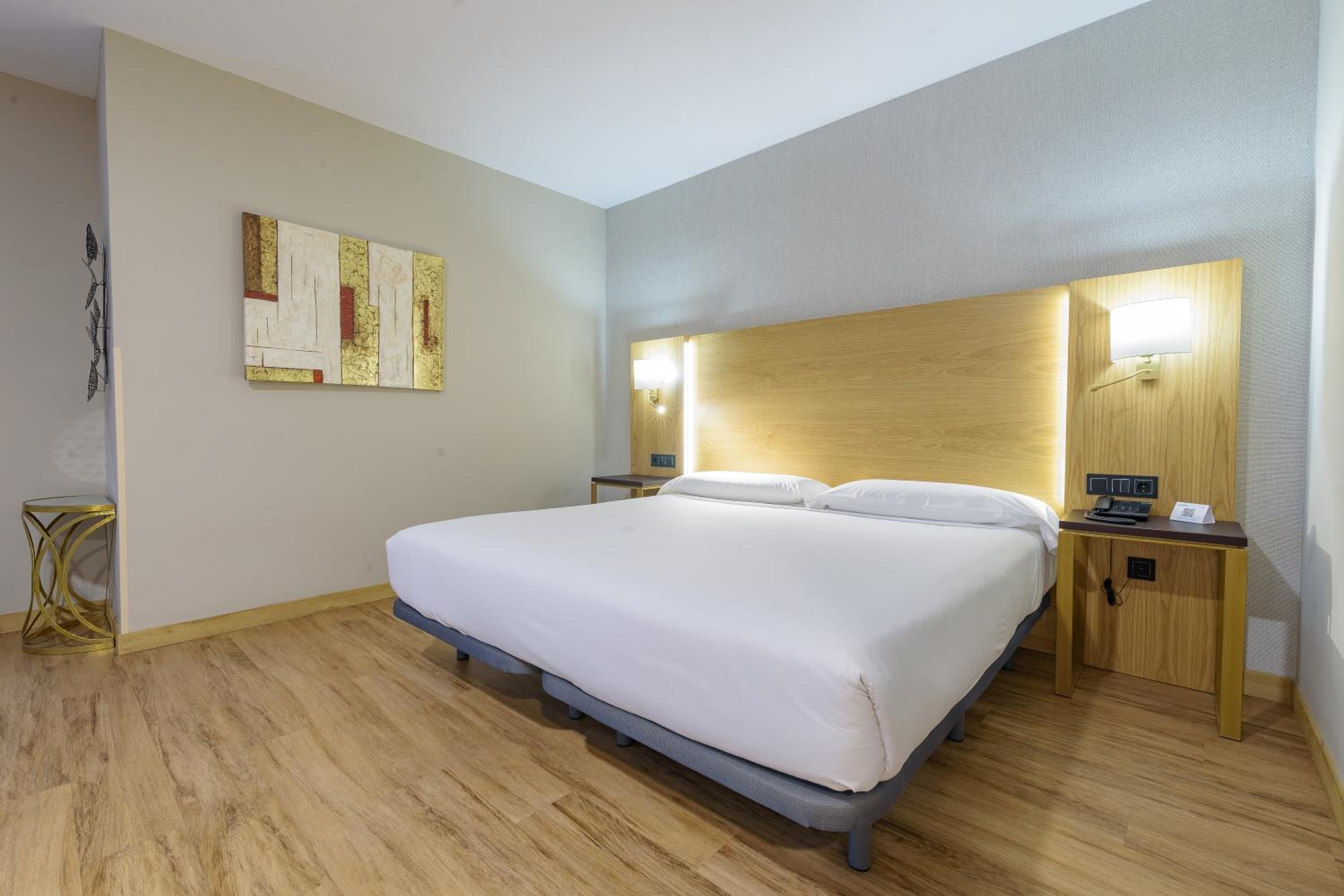 Superior King Room - Photo 8