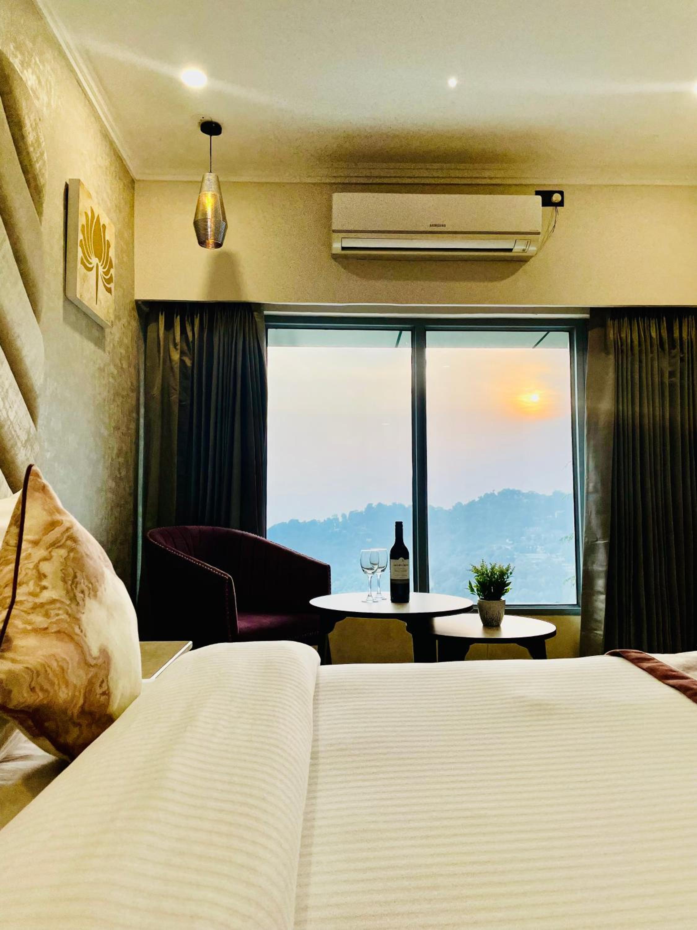 Deluxe Room with Valley View - Photo 5