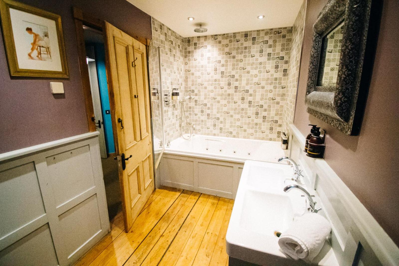 Four-Bedroom House photo 3