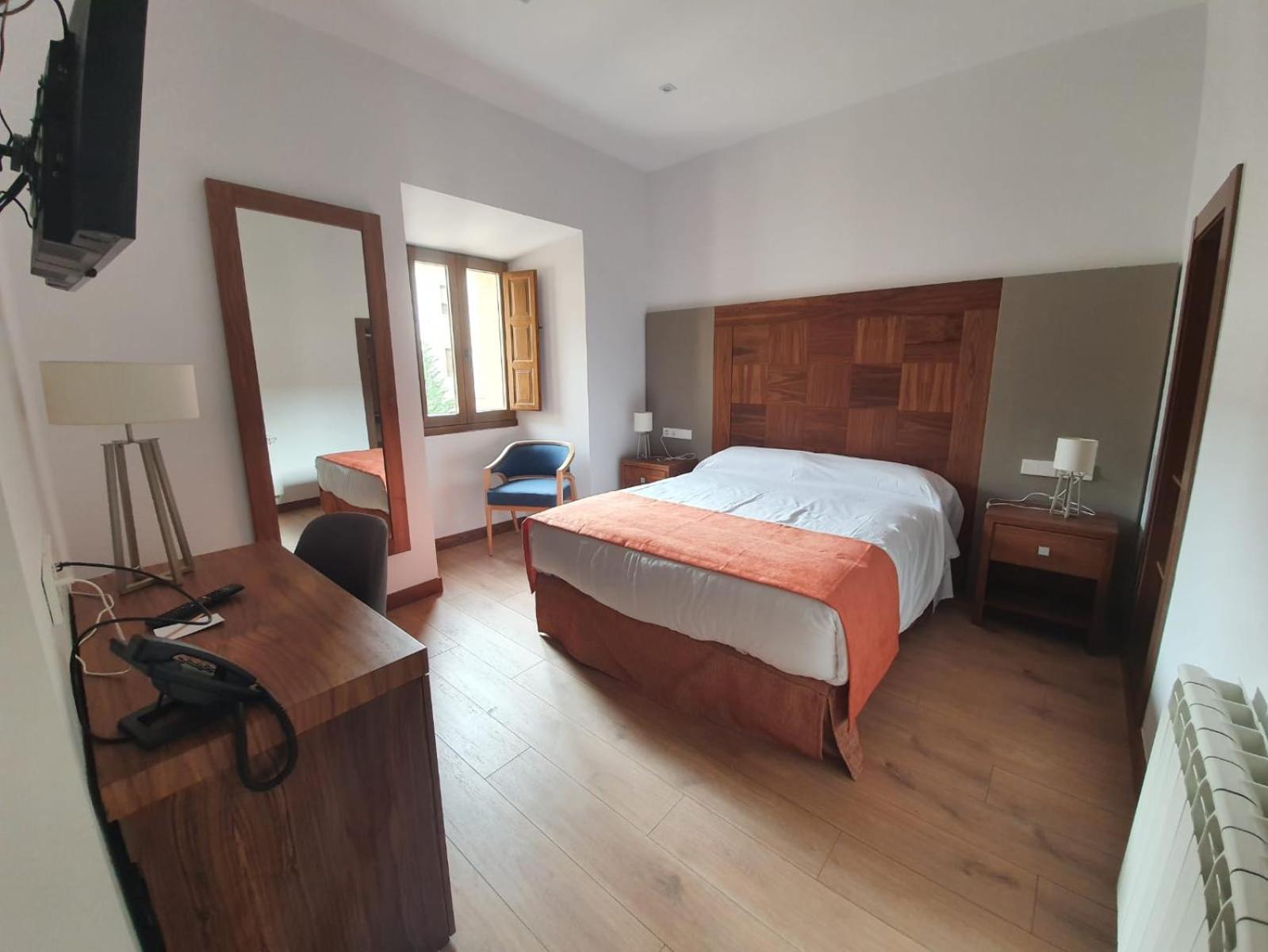 Queen Room - Photo 1