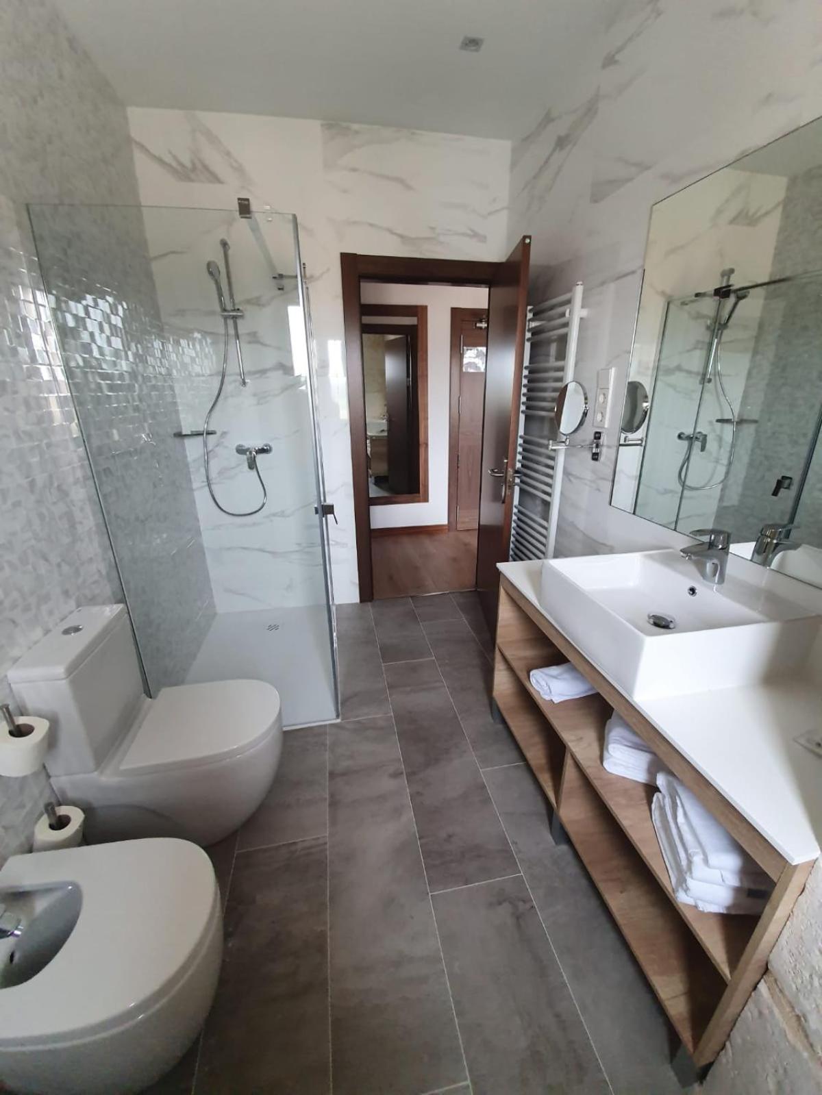 Queen Room - Photo 2