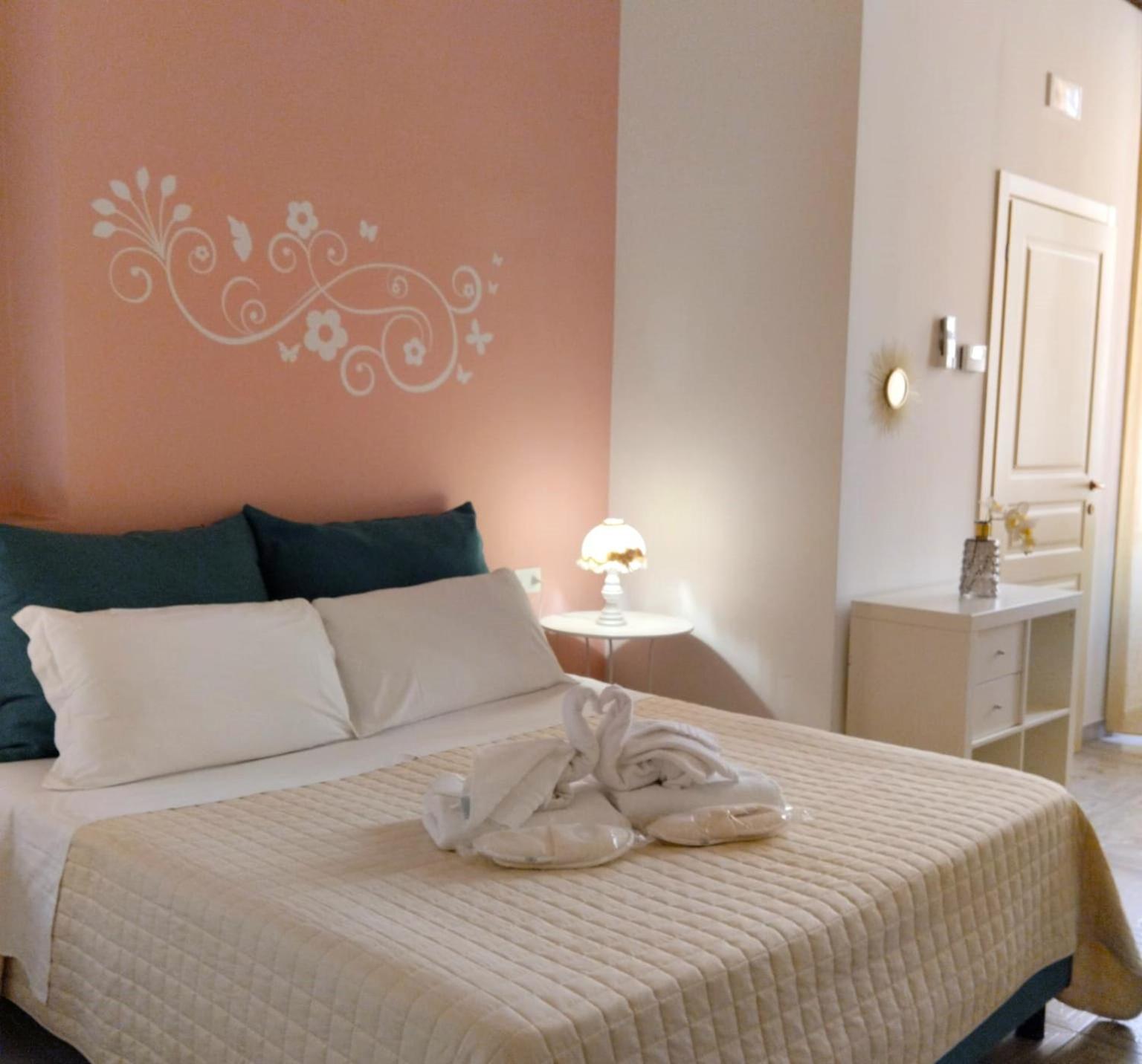 Double Room with Private Bathroom - Photo 5