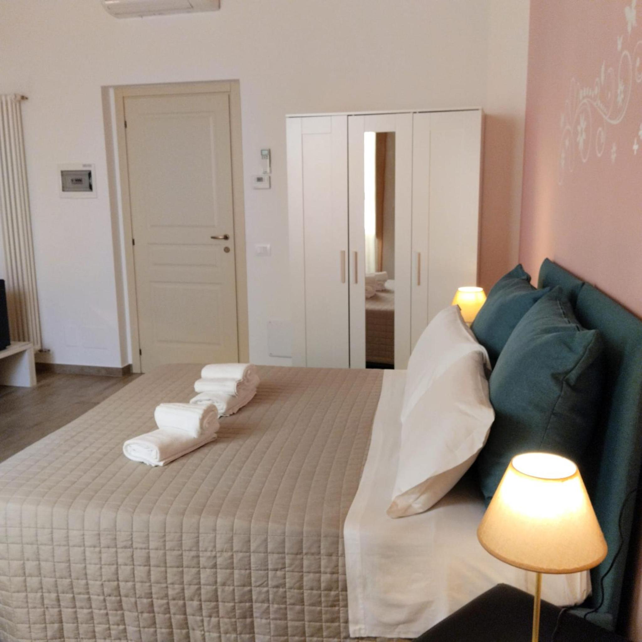 Triple Room with Bathroom - Photo 13