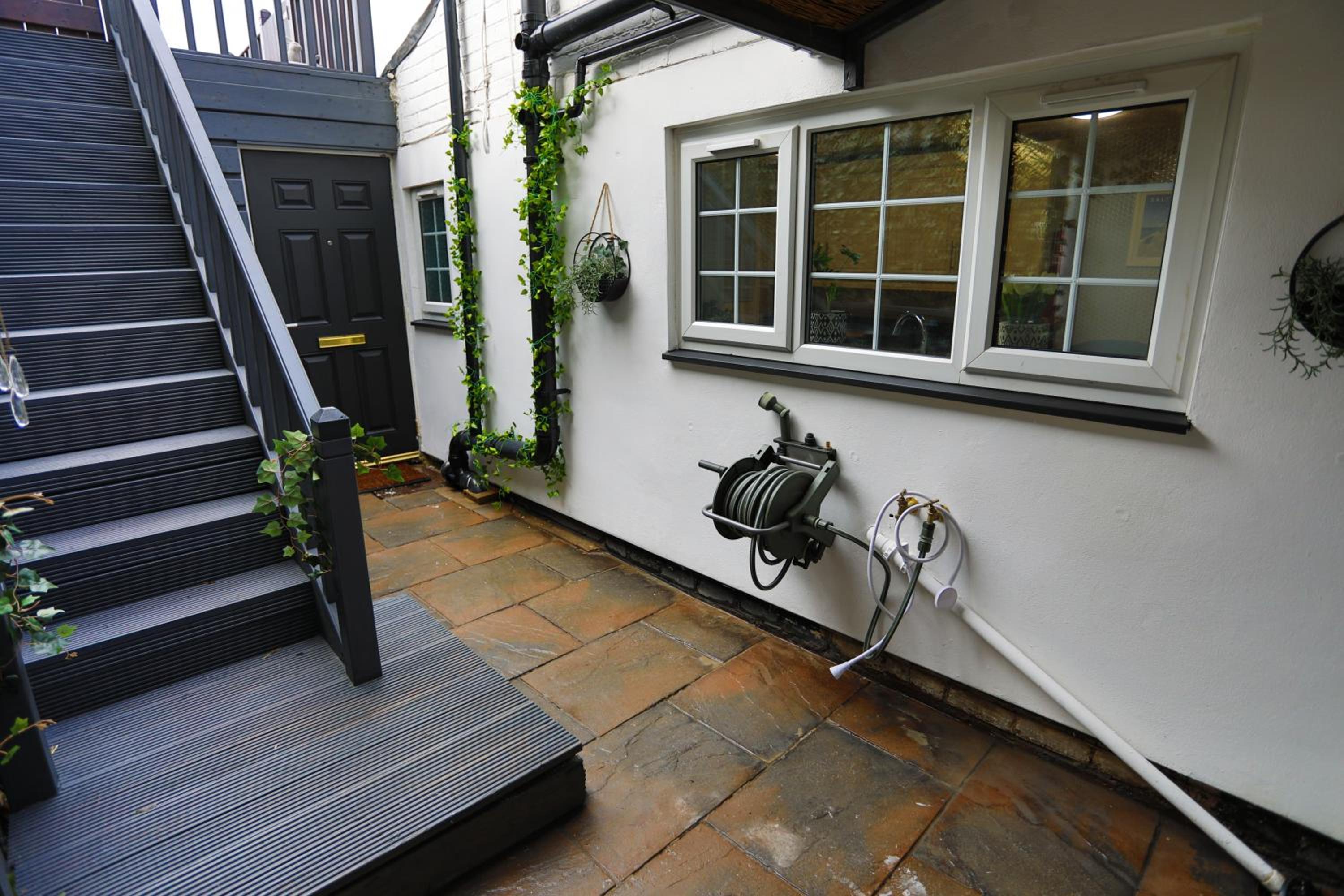 Three-Bedroom House photo 2