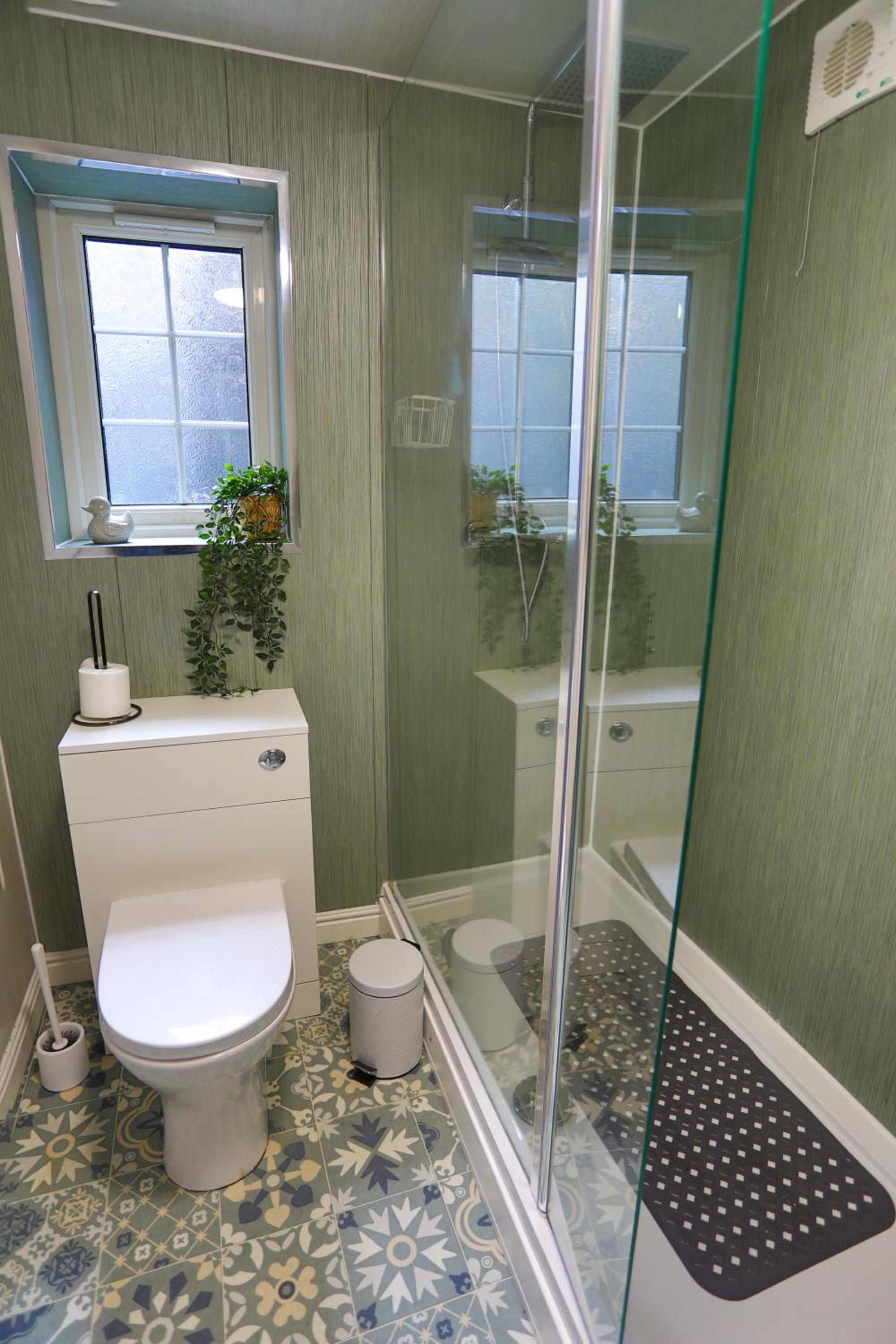 Three-Bedroom House photo 3