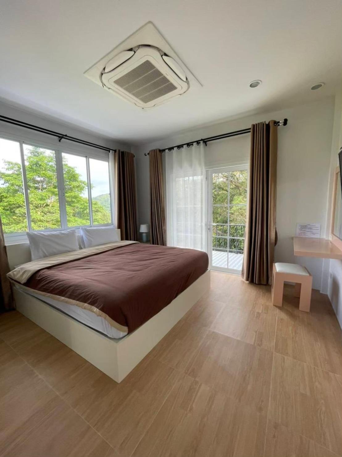 Deluxe Double Room with Balcony photo 1
