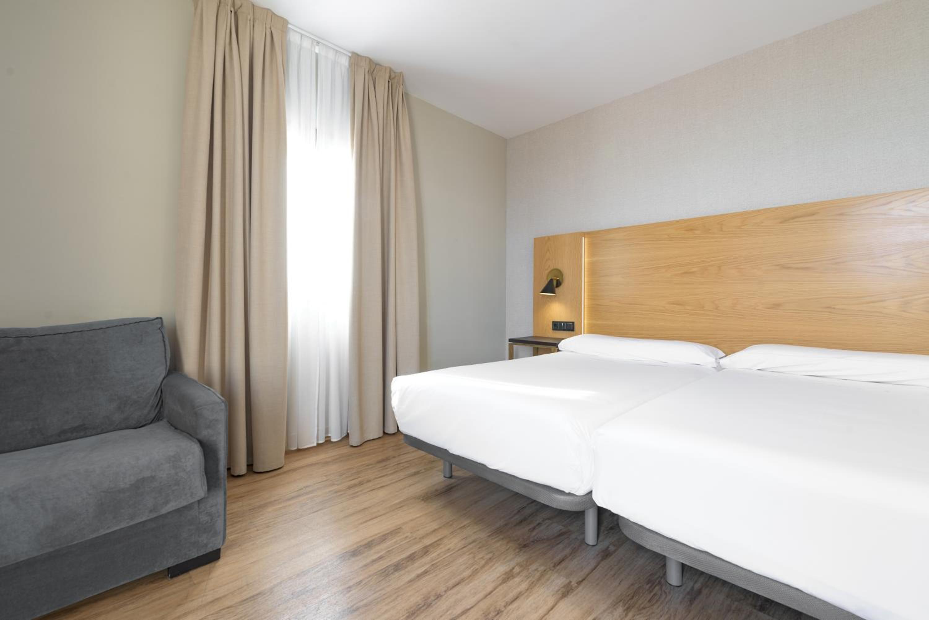 Double or Twin Room - Photo 6