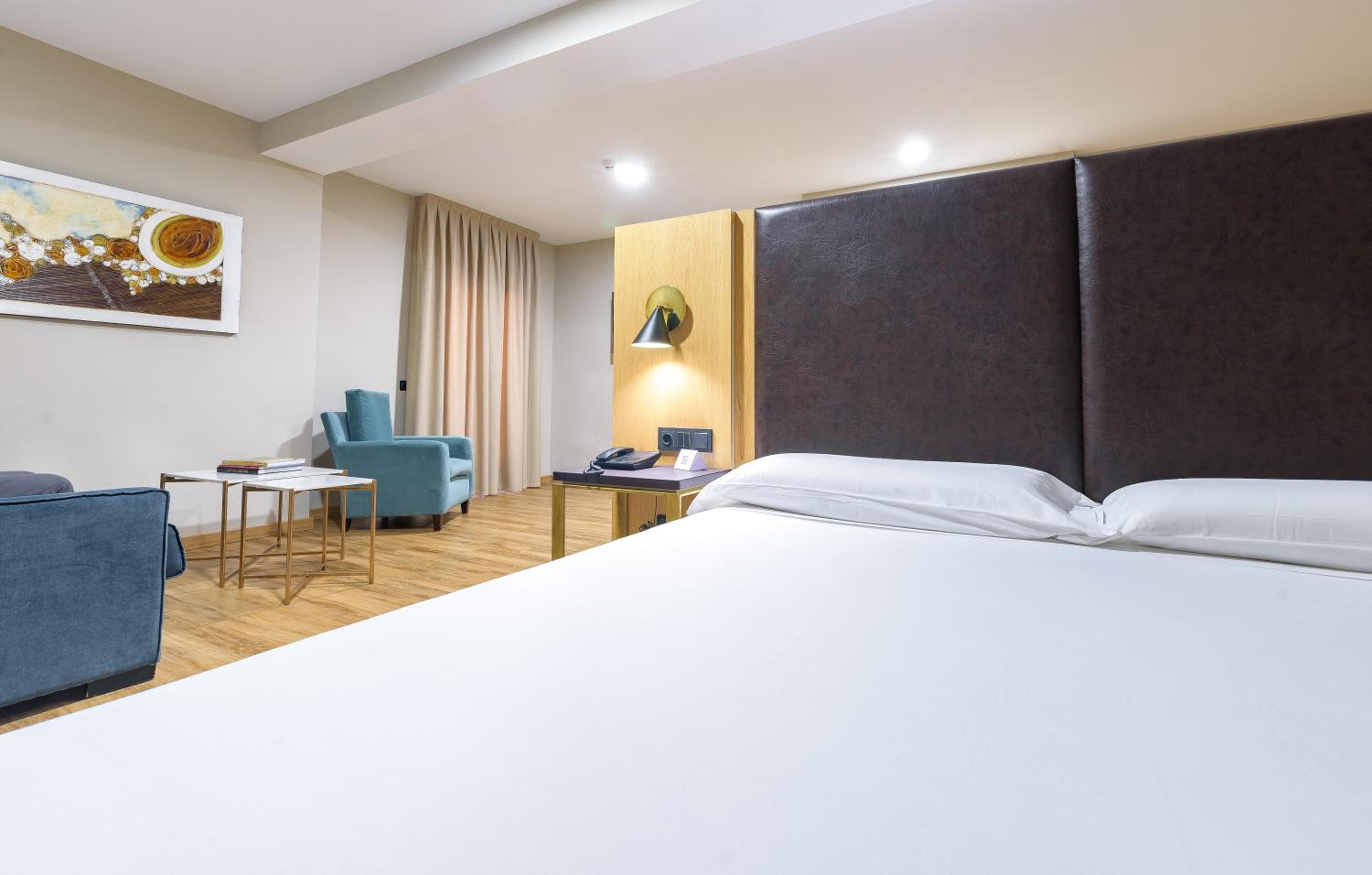 Superior King Room - Photo 5