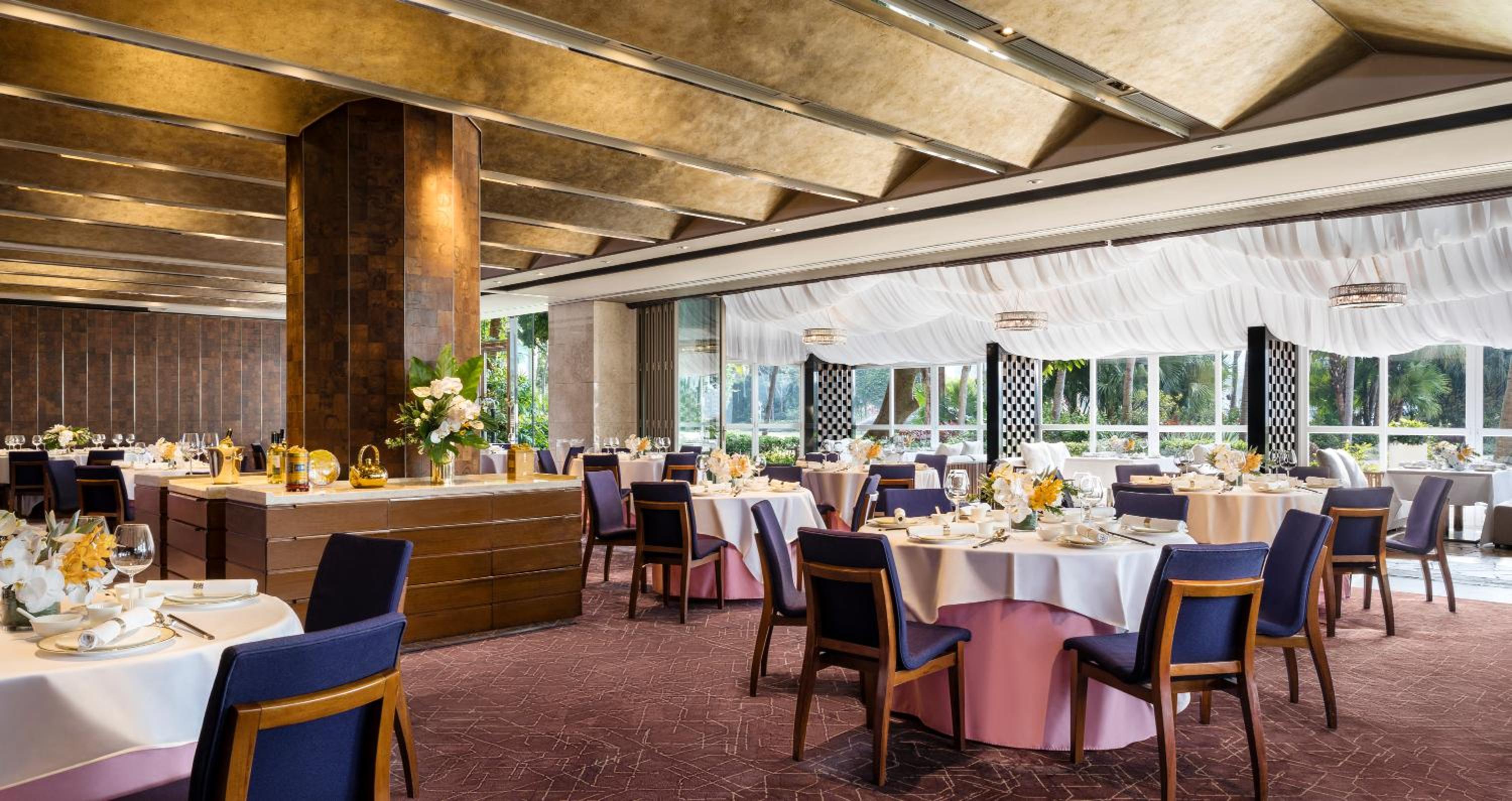 Deluxe Seaview King Room With Hkd300 Dining Credit And In Room Mini Bar Deluxe Seaview King Room With Hkd300 Dining Credit And In Room Mini Bar