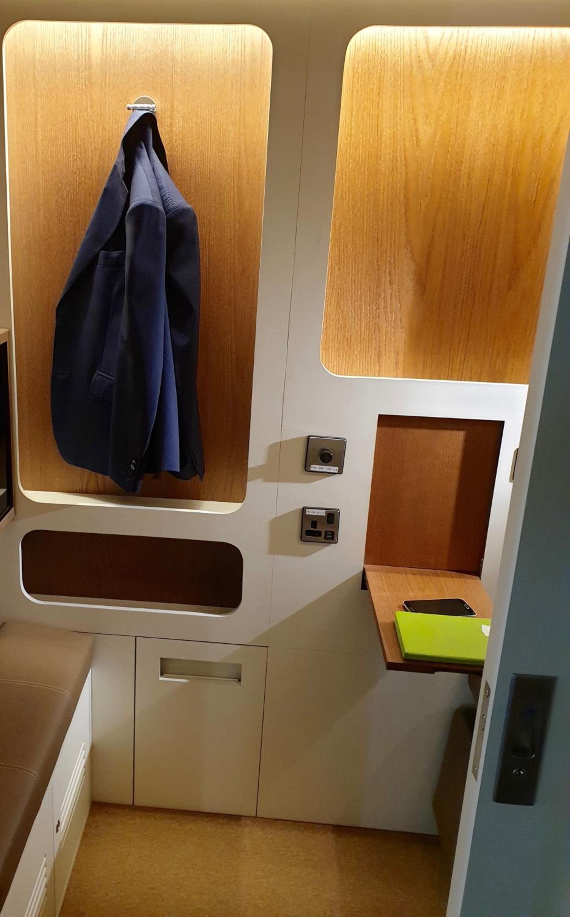 Single FlexiSuite Pod - 6 Hour Morning Stay from 07:00-13:00 hrs (7am-1pm) photo 2