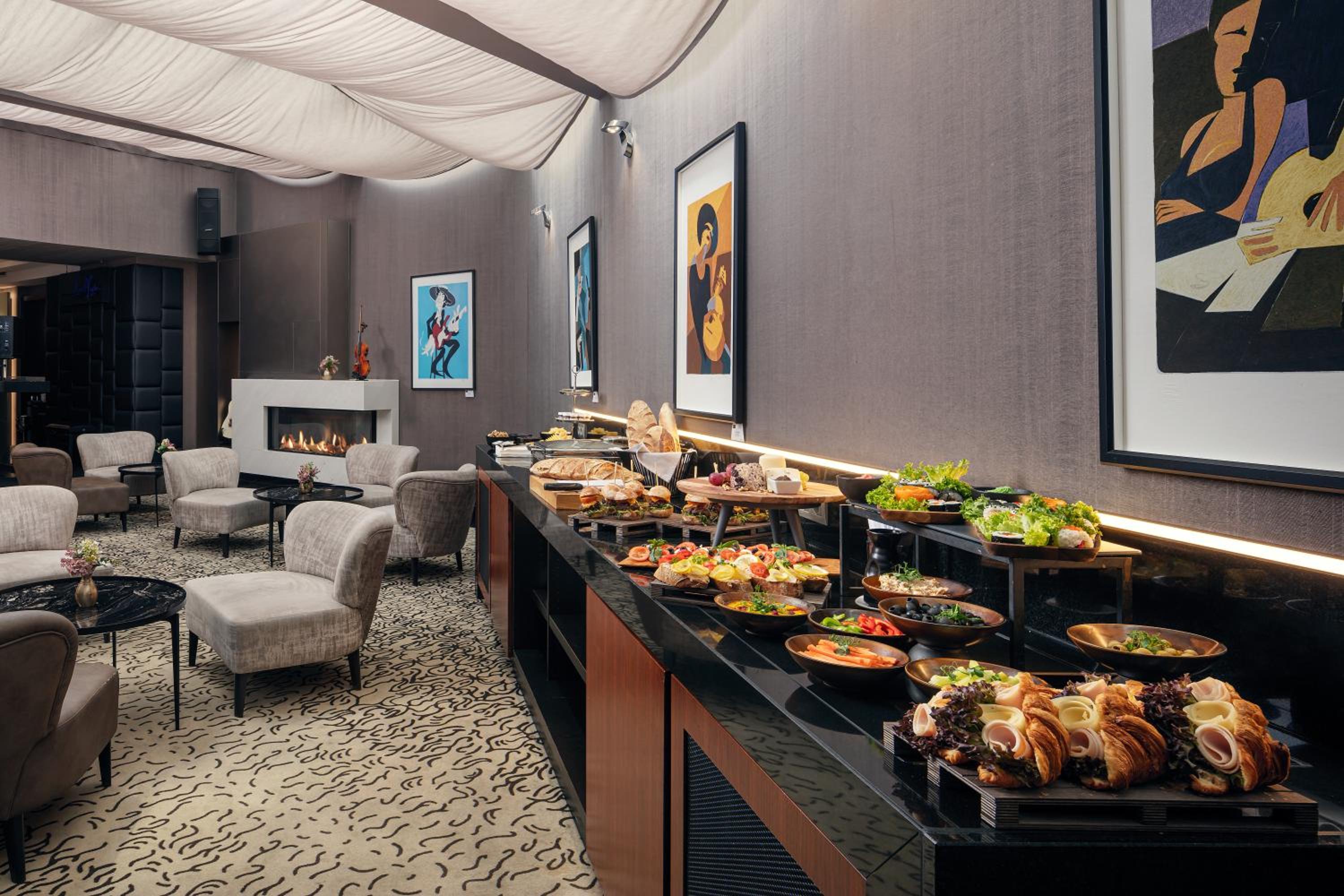 Junior Suite with Lounge and Spa Access photo 2