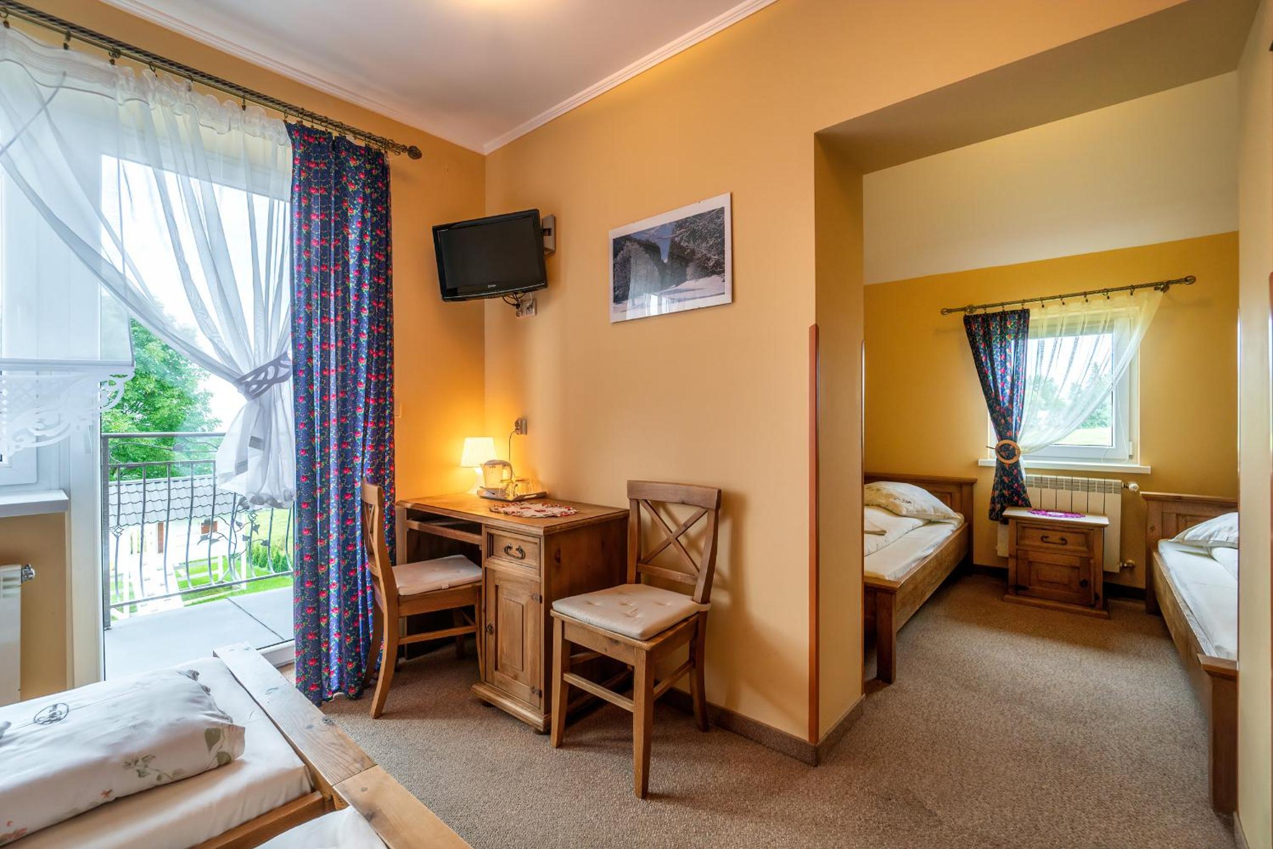 Quadruple Room with Balcony photo 3