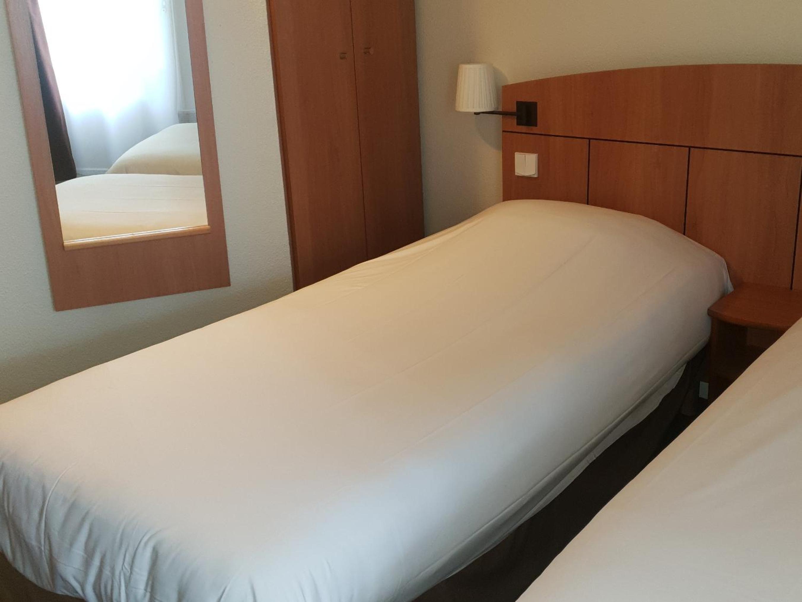 Twin Room - Photo 4